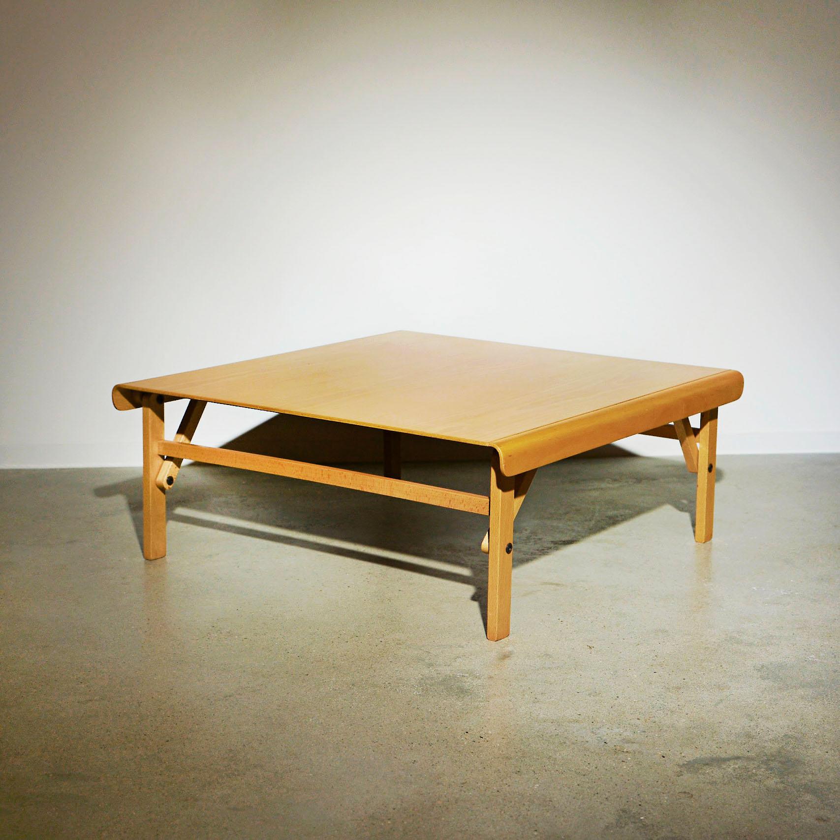 ‘Bass’ coffee table in beech wood by Achille Castiglioni

Manufactured by BBB Bonacina in 1979.

Additional information: 
Material: beech wood and beech plated curved plywood
Artist: Achille Castiglioni
Size: 80 W X 80 D X 30 H cm.