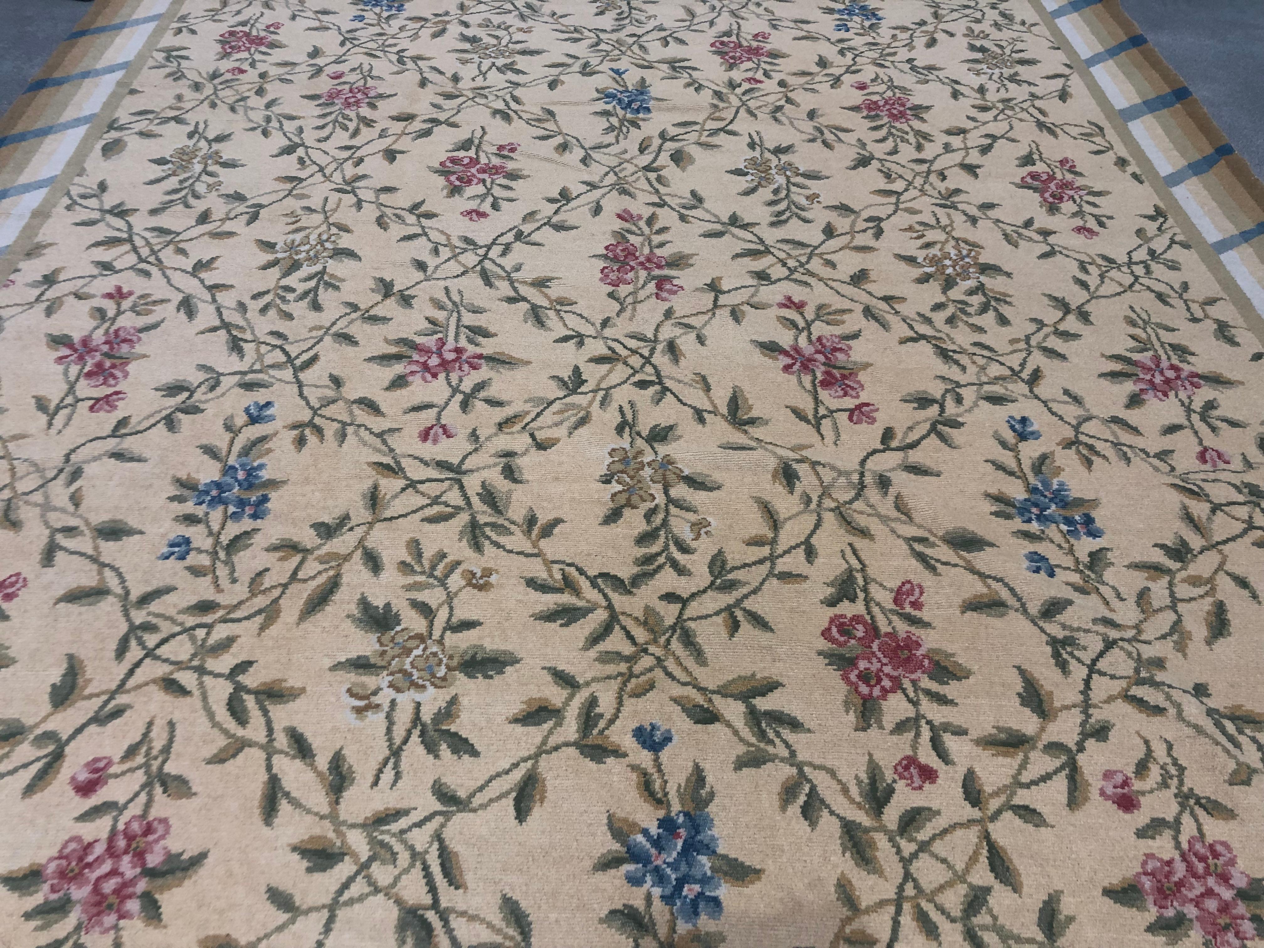 Bassarabian Floral Rug with Blue, Red and Gold In New Condition For Sale In Los Angeles, CA