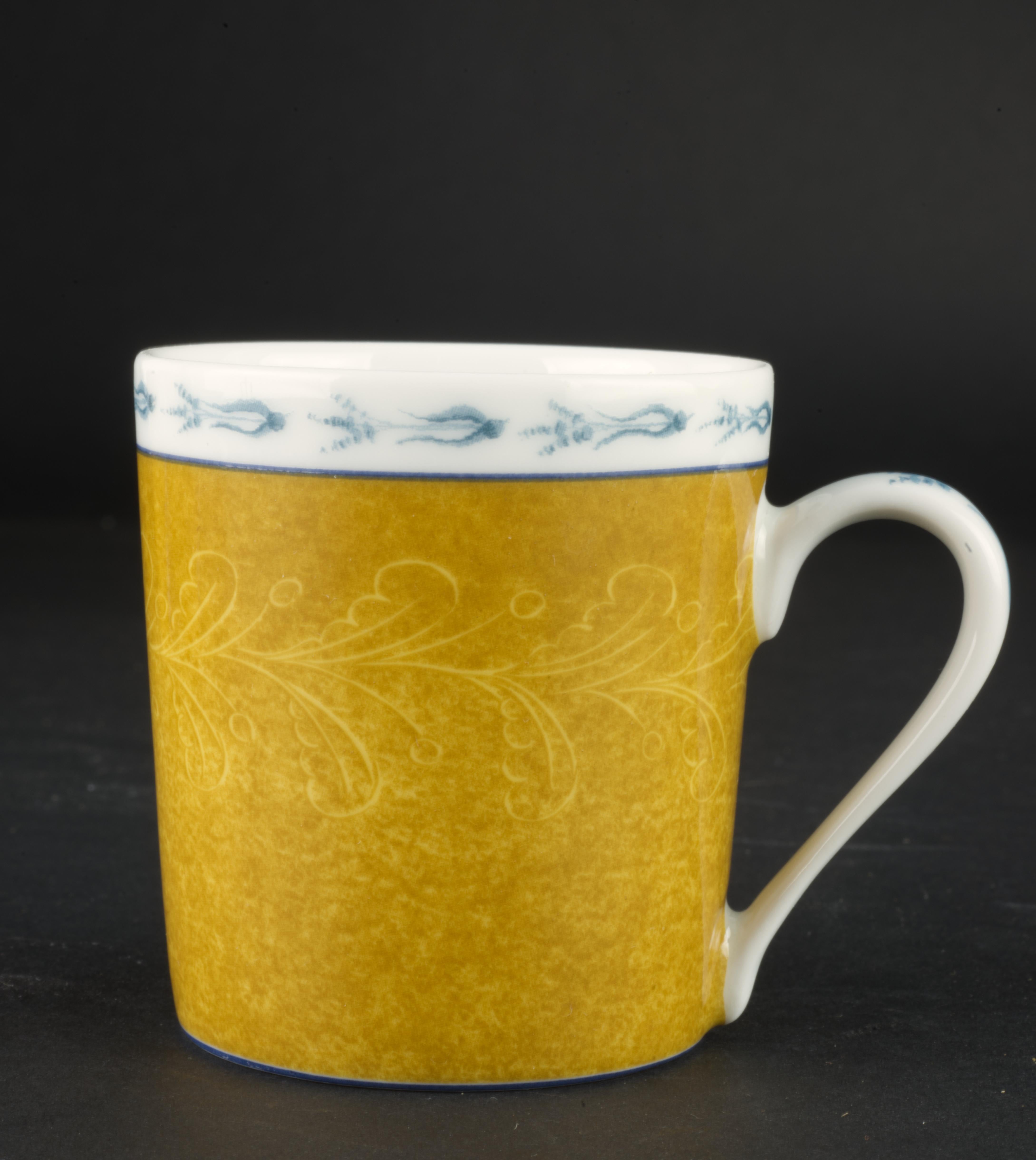 Juego de 4 tazas y platillos Demitasse, porcelana de Limoges, Basse Cour by Pierre Frey en venta 6