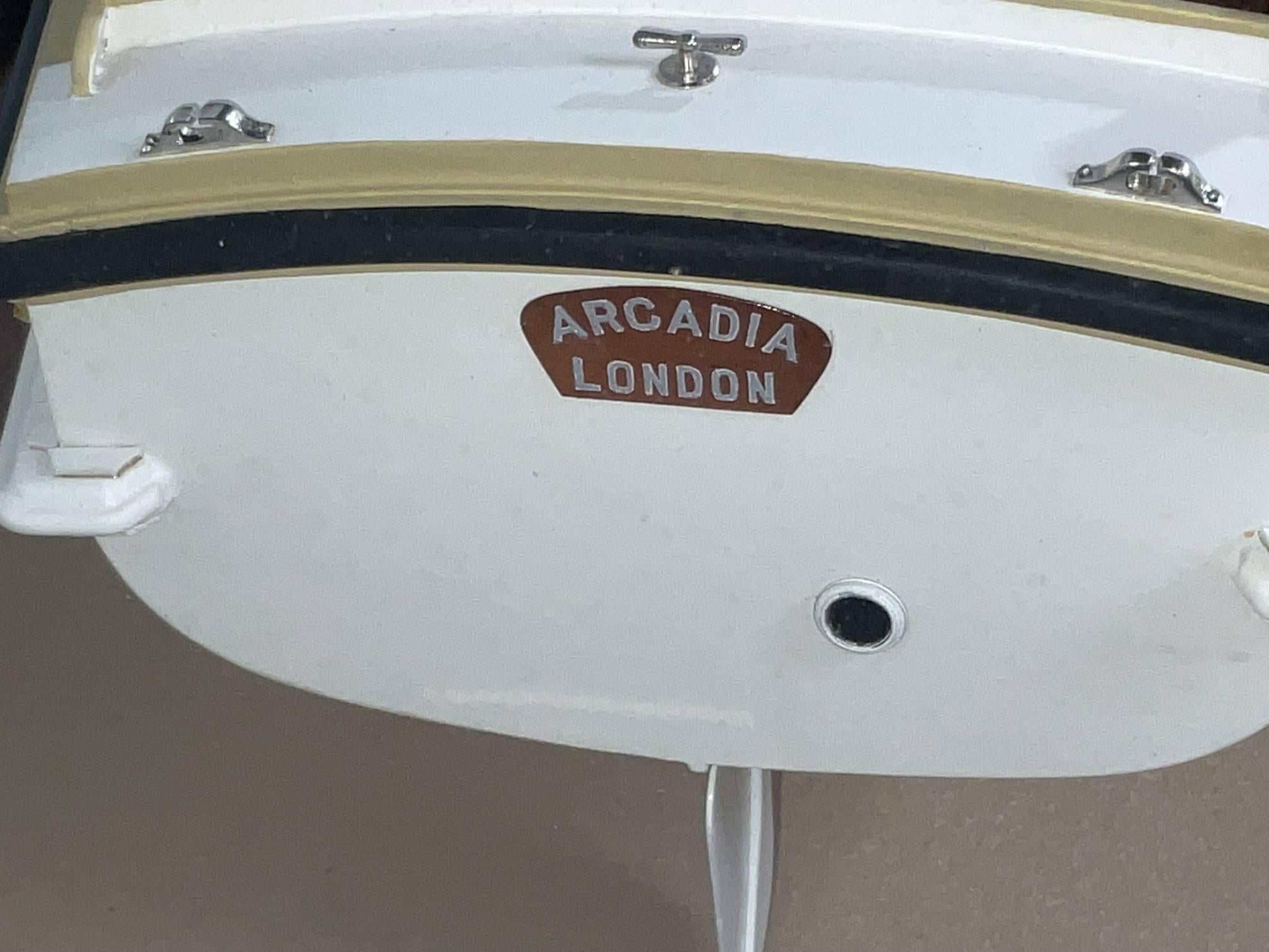 Européen Modèle de conception de l'Arcadia de Basset Lowke en vente