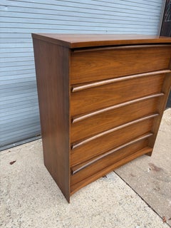Bassett 5 Drawer Walnut Dresser