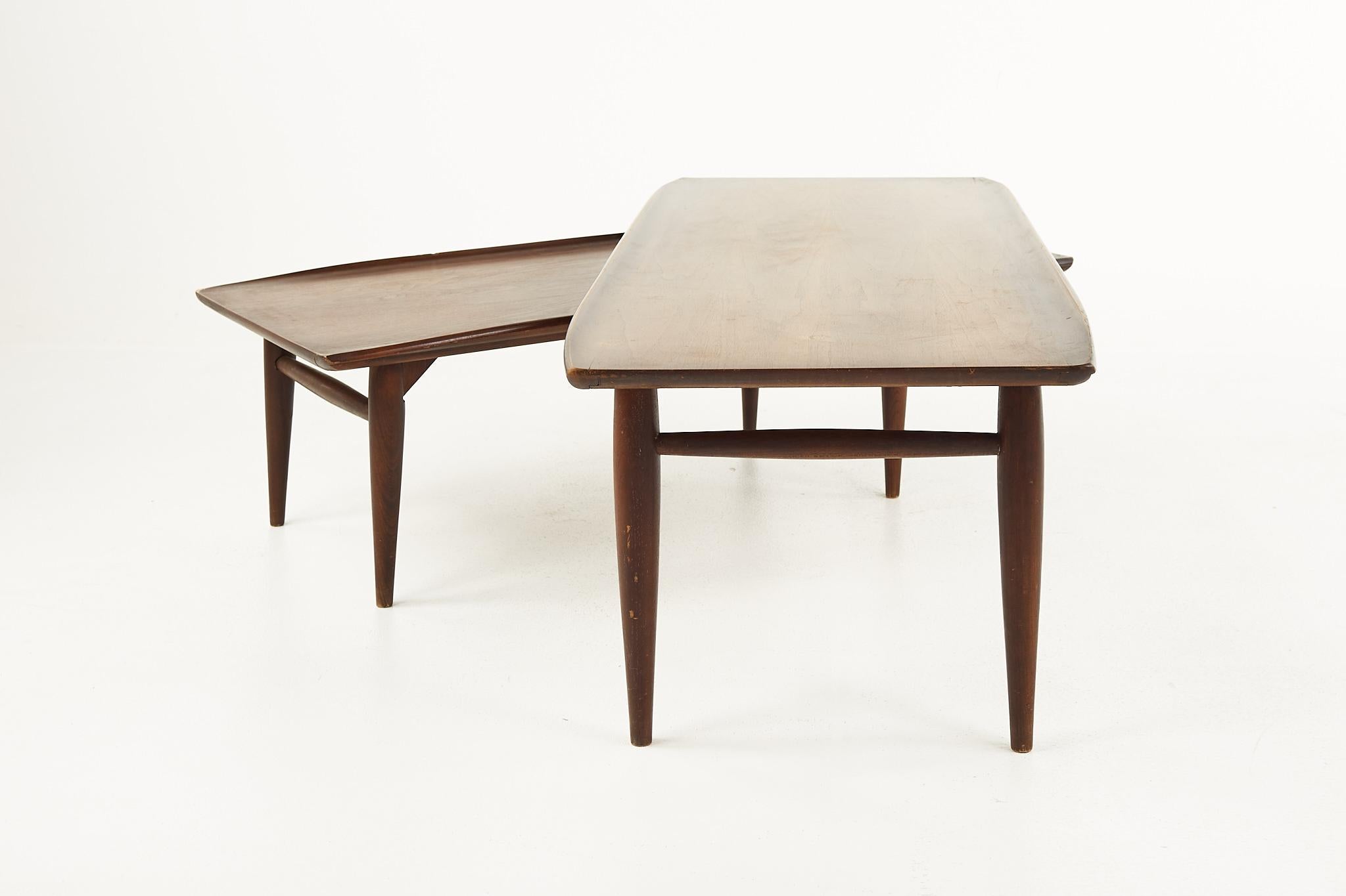 Bassett Artisan Mid Century Walnut Switchblade Coffee Table In Good Condition In Countryside, IL