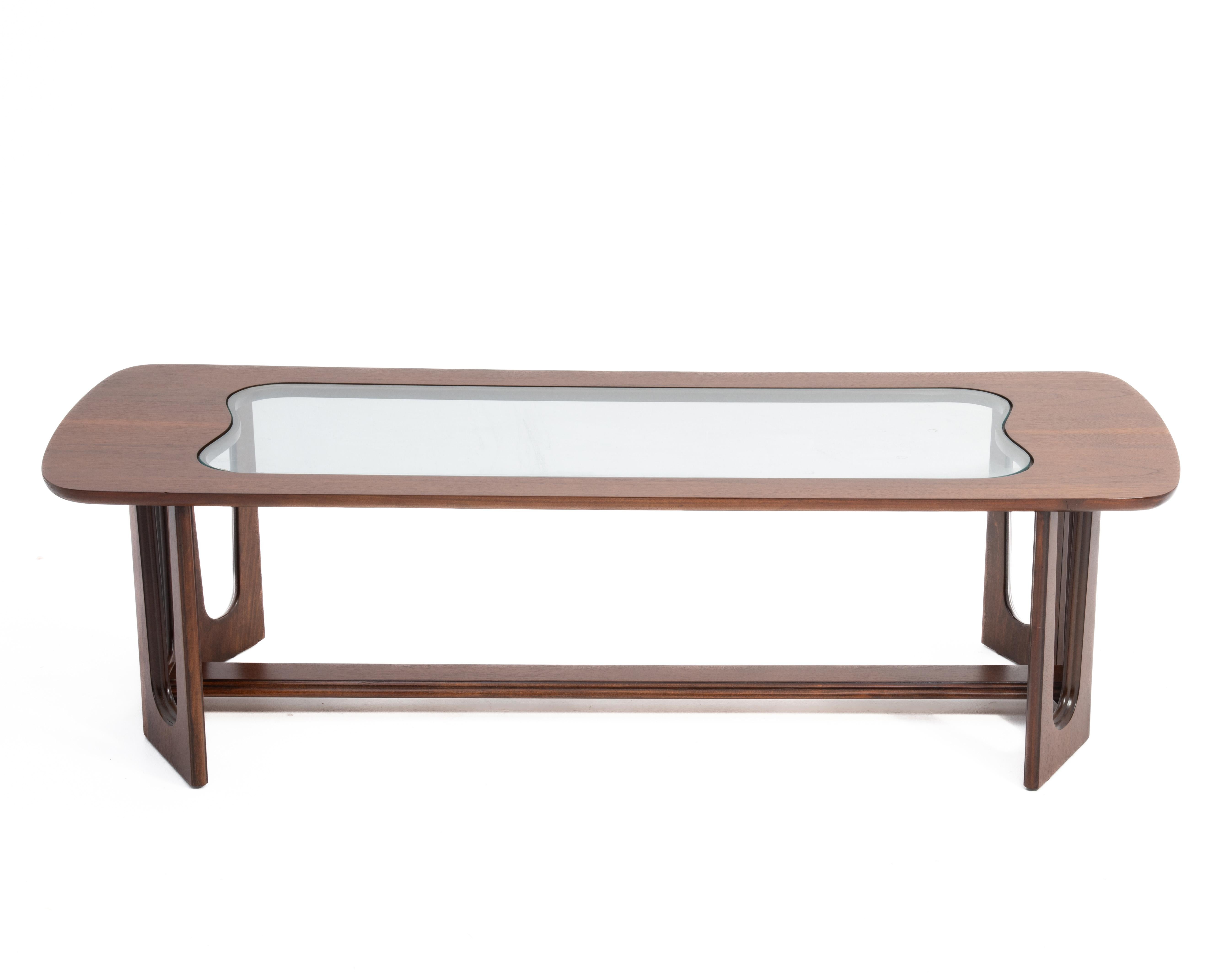 Bassett Coffee Table Mid Century Modern Walnut After Adrian Pearsall In Good Condition For Sale In Forest Grove, PA