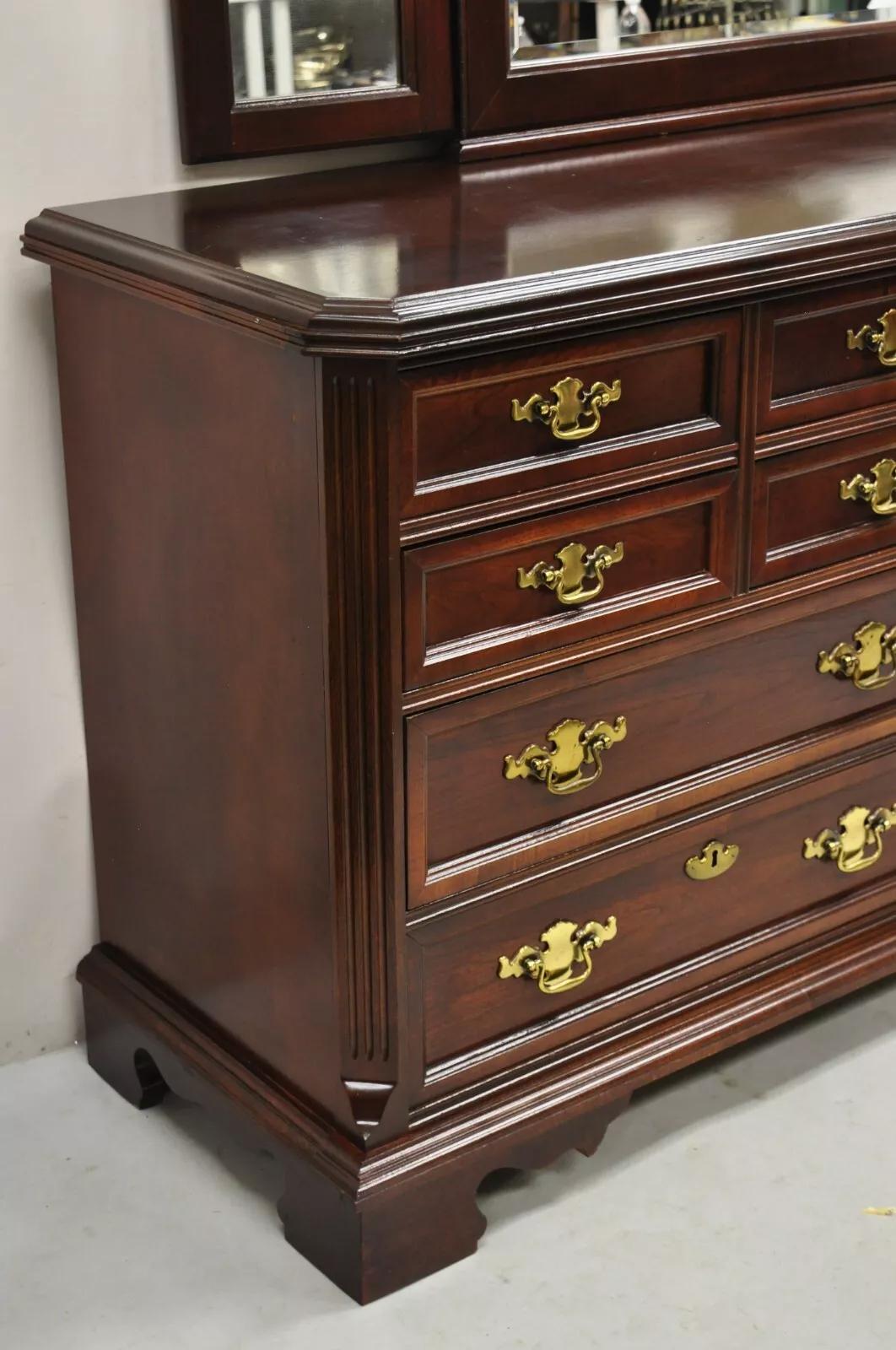 Bassett Furniture Eden House Kirsche 10 Schublade Triple Dresser w / Triple Spiegel im Angebot 5