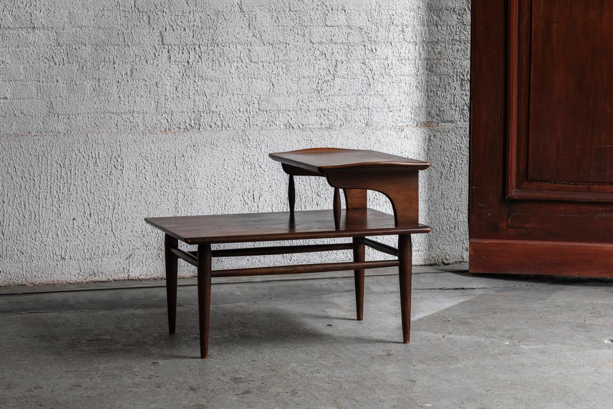 Bassett Furniture Beistelltisch aus Nussbaum, hergestellt in den USA, 1960er Jahre (Amerikanische Klassik)