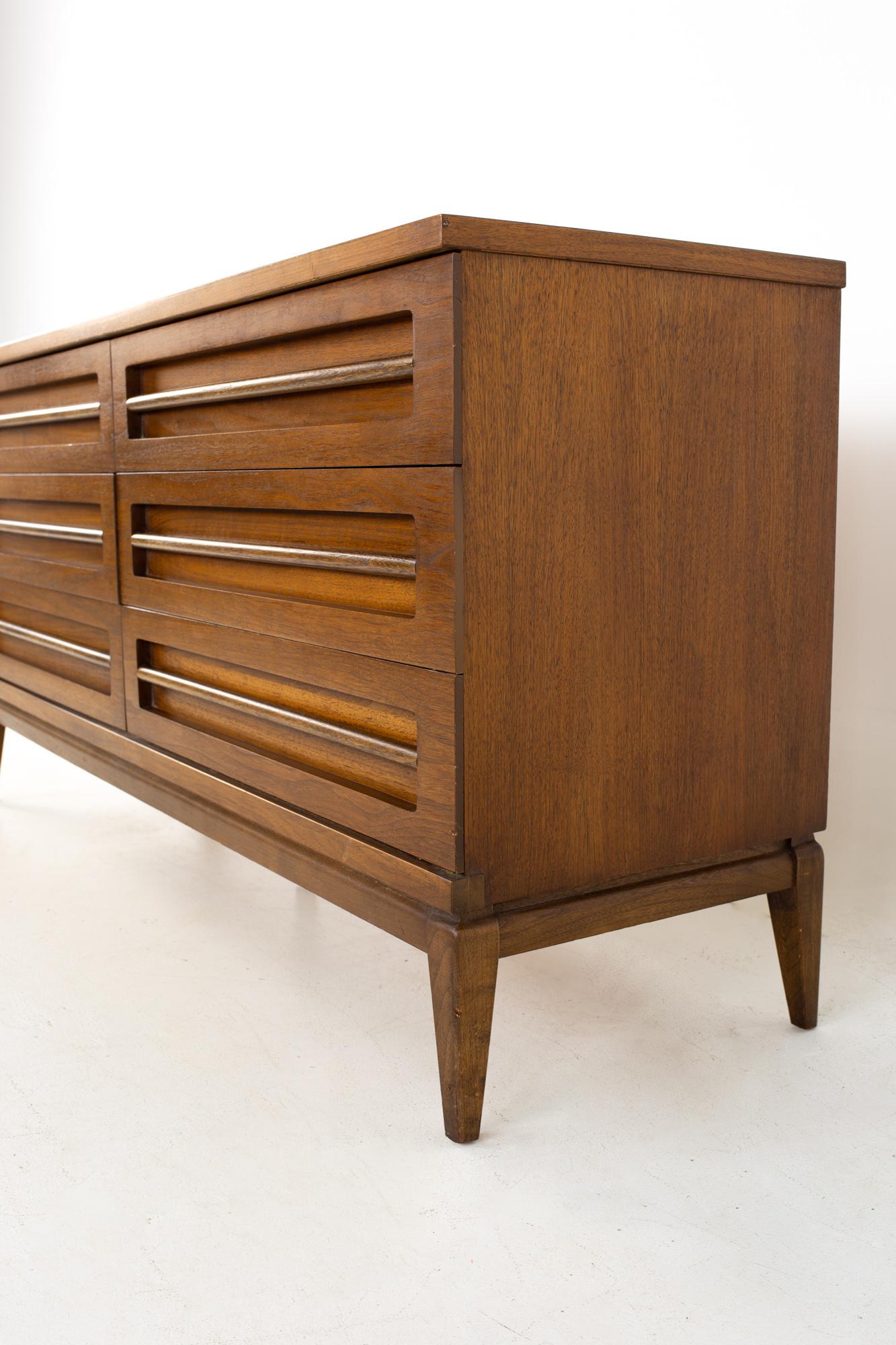 bassett lowboy dresser