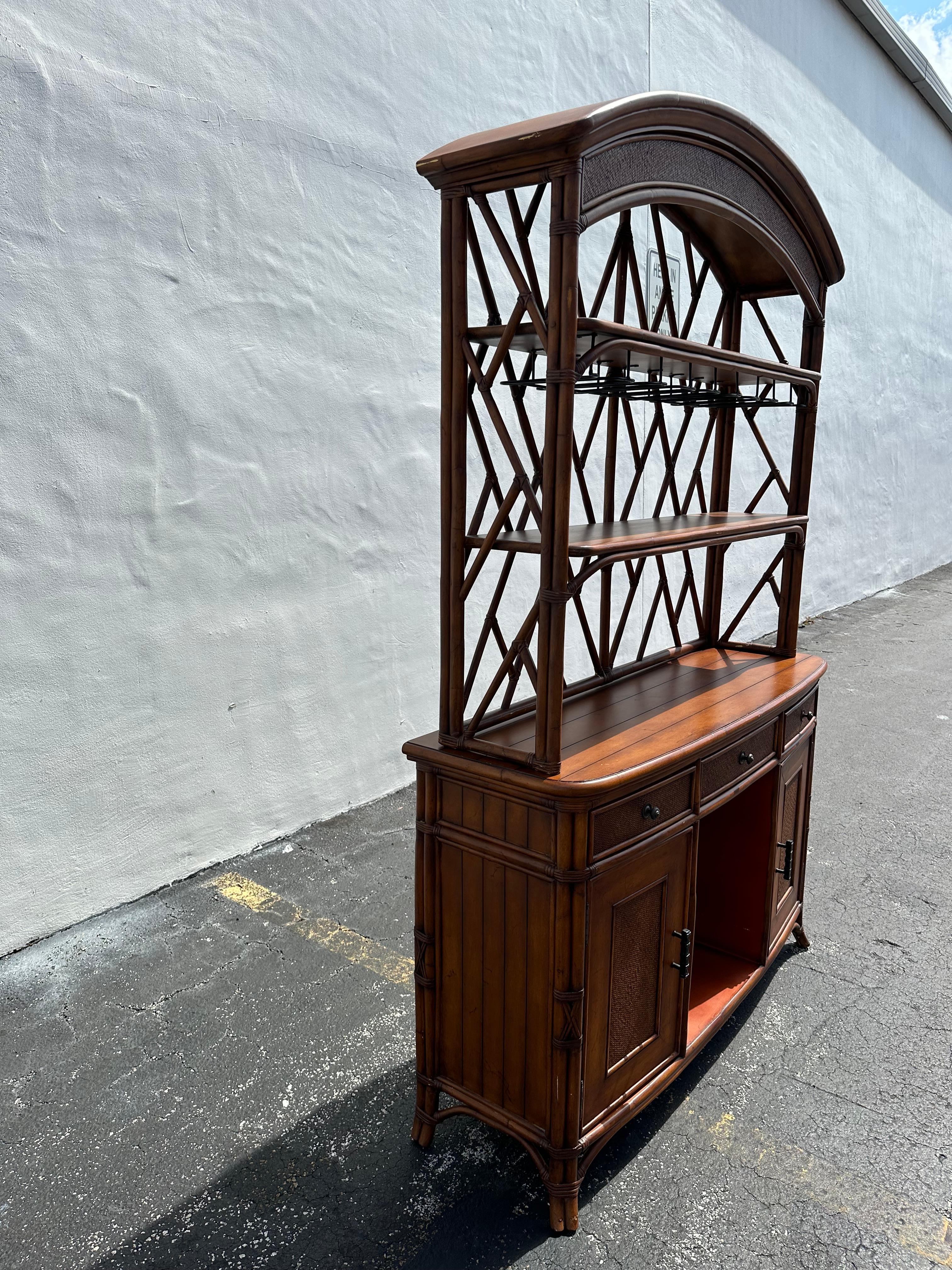 Bassett Ratán Madera Arco Vinoteca Mueble Despensa Estadounidense en venta