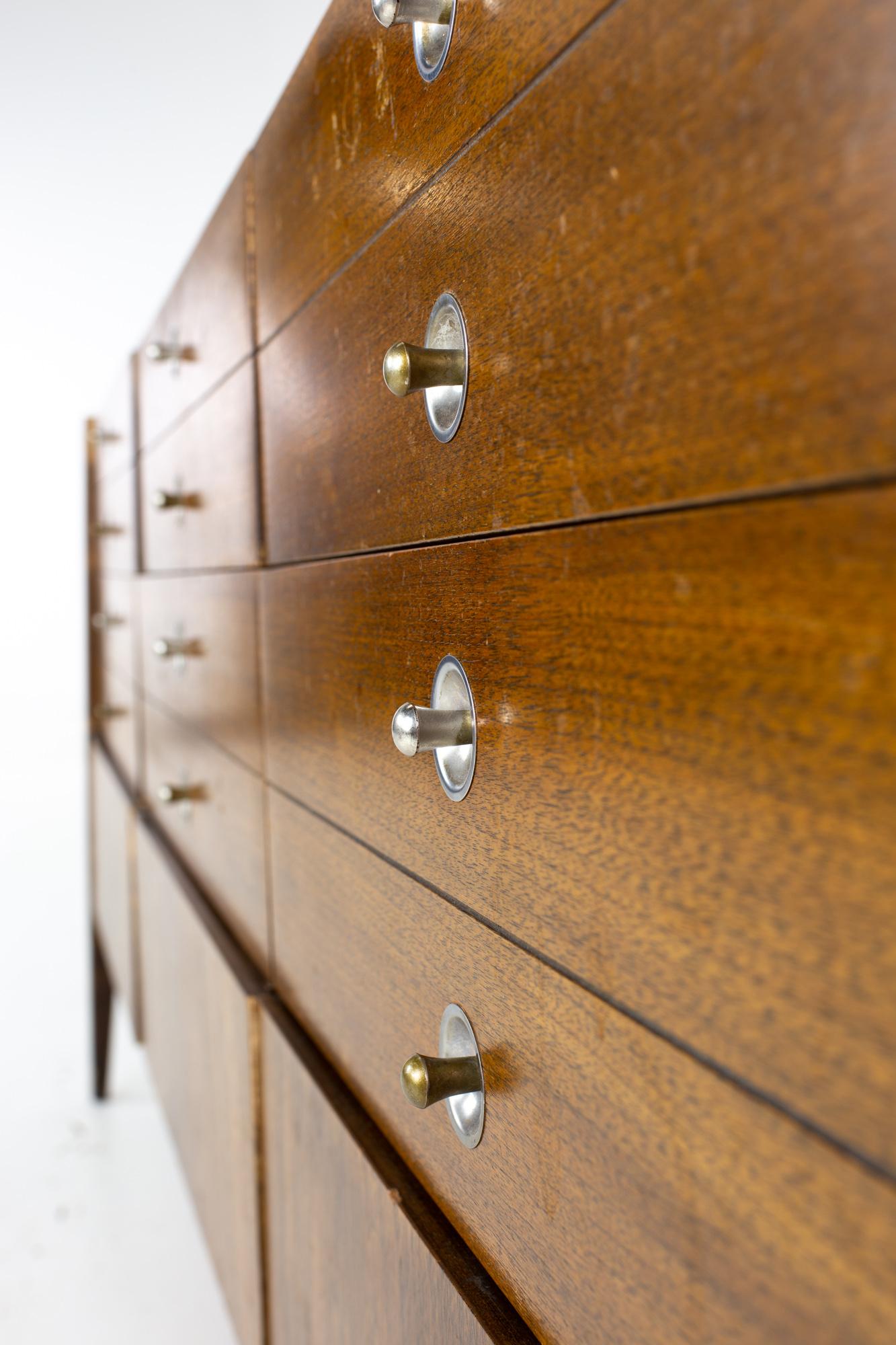 Bassett Trimline Mid Century Walnut 9 Drawer Lowboy Dresser In Good Condition For Sale In Countryside, IL