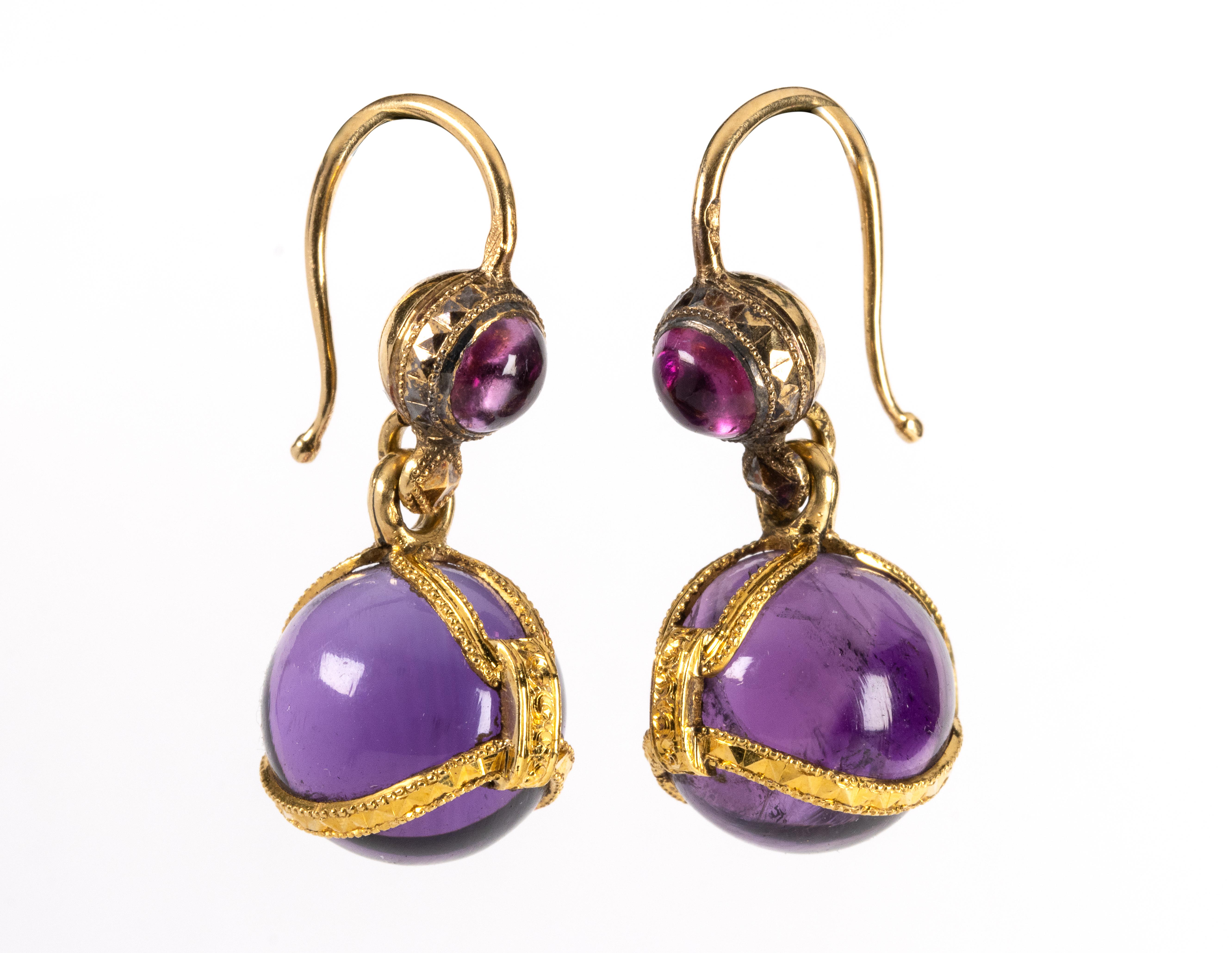 Bassot et Fils (Paris). Ein Paar Ohrringe aus Gold und Amethyst. im Zustand „Hervorragend“ im Angebot in London, GB