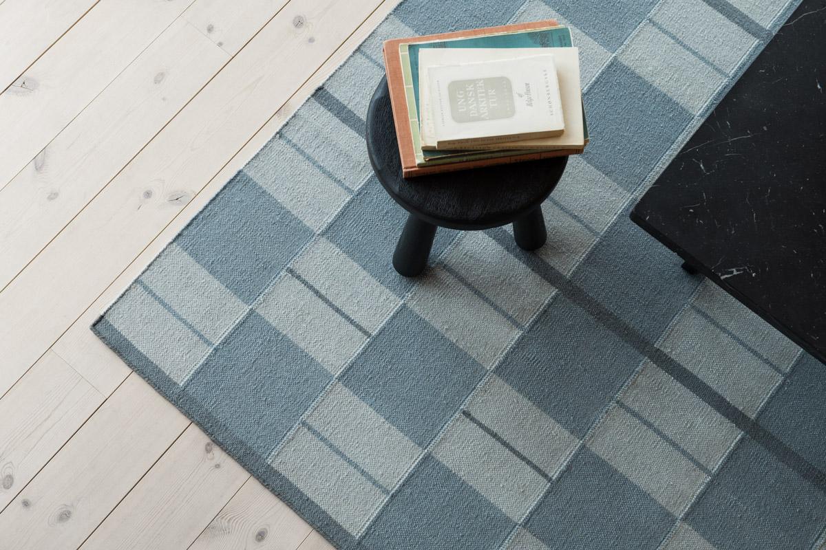 Bastad Blauer, moderner Dhurrie- oder Kelim-Teppich in skandinavischem Design (Indisch) im Angebot