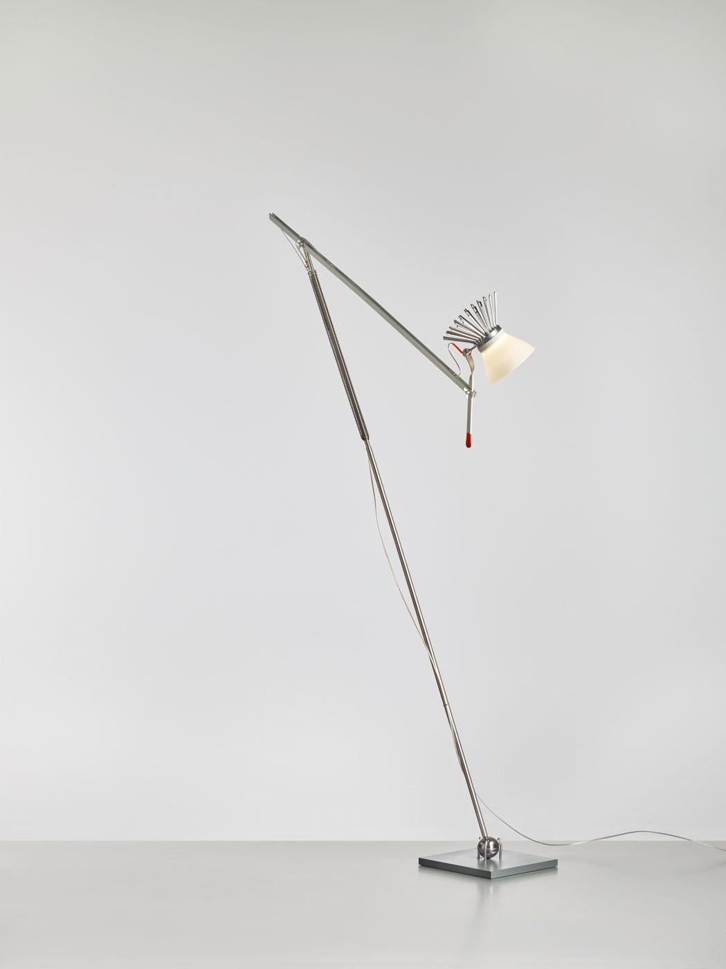 Bastardo by
Bernhard Dessecker / Ingo Maurer, 2015
Desk or floor lamp. The angle is adjustable by the ball joint in the base. An included extension rod turns the desk lamp into a floor lamp. Steel, aluminum, plastic. Bastardo is the follow-up
