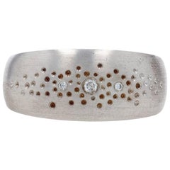 Anillo Bastian Inverun Polvo de Diamantes, Banda de Plata de Ley Cepillada Satinada 7,75