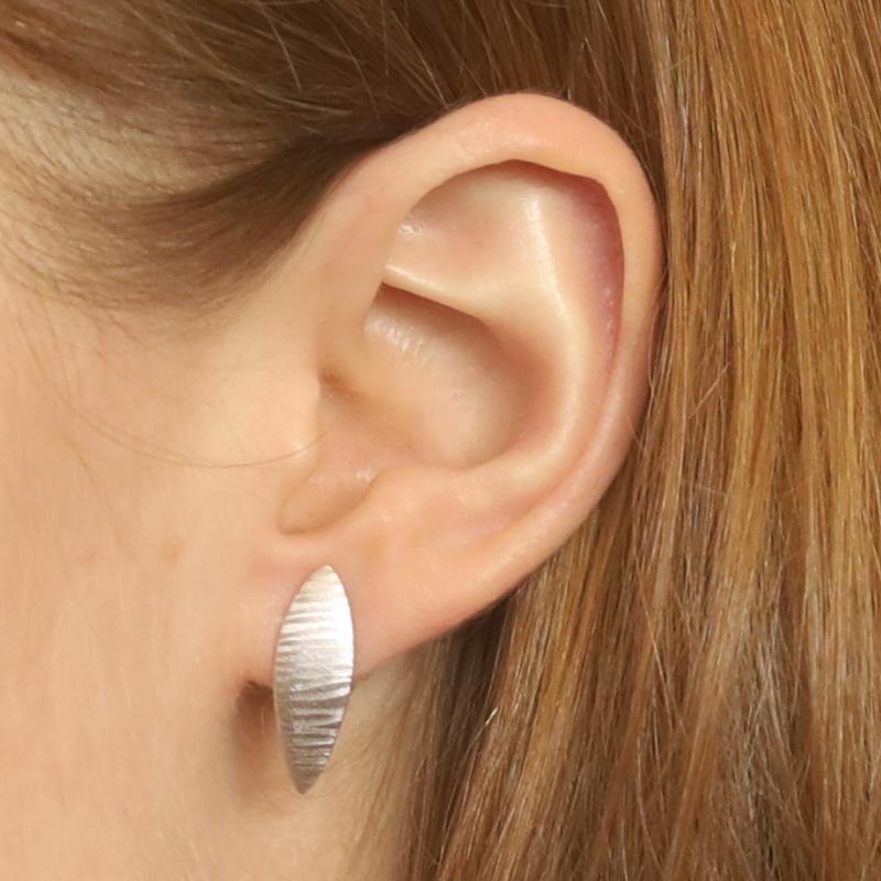 Donna Orecchini a goccia corti e curvi con foglie a strisce Bastian Inverun - Sterling 925 - traforati in vendita