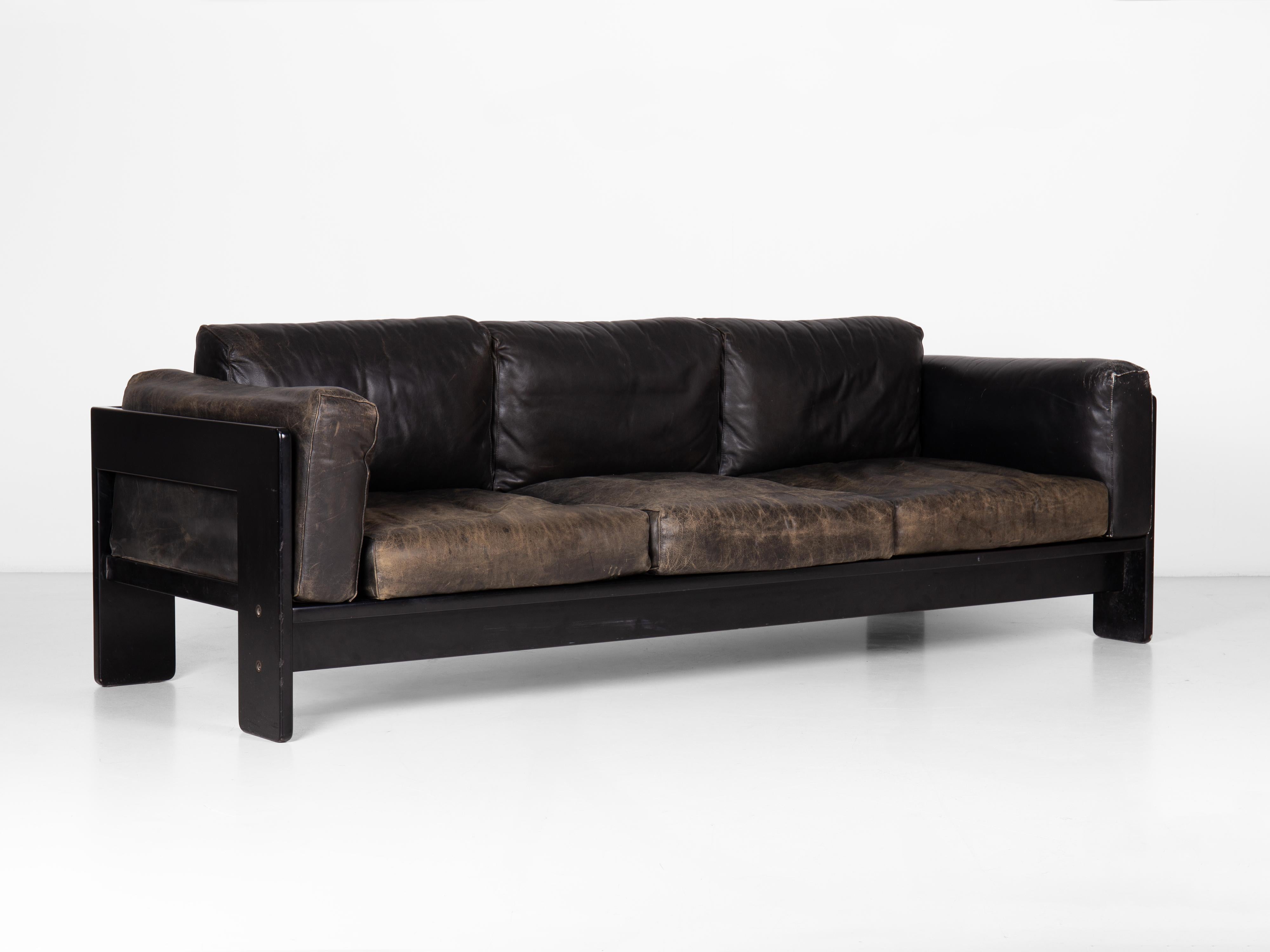 Bastiano 3 seater sofa in leather by Tobia Scarpa for Gavina, 1960 In Good Condition For Sale In Ozzano Dell'emilia, IT