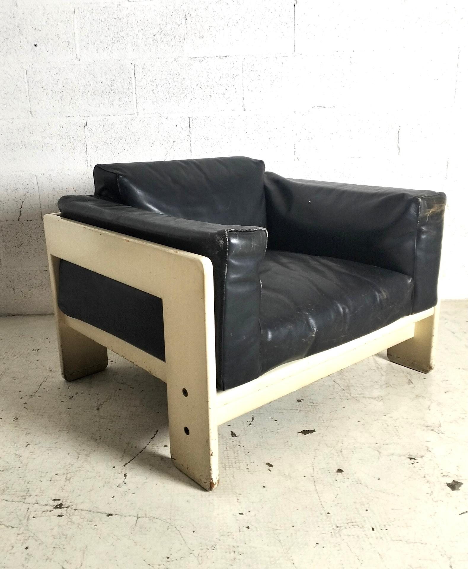 When Tobia Scarpa first designed the Bastiano Sofa in 1962, he wanted to provide seating that was sophisticated and elegant, yet casual and comfortable. In keeping with the spirit that inspired it, the Bastiano Collection has been adapted to the