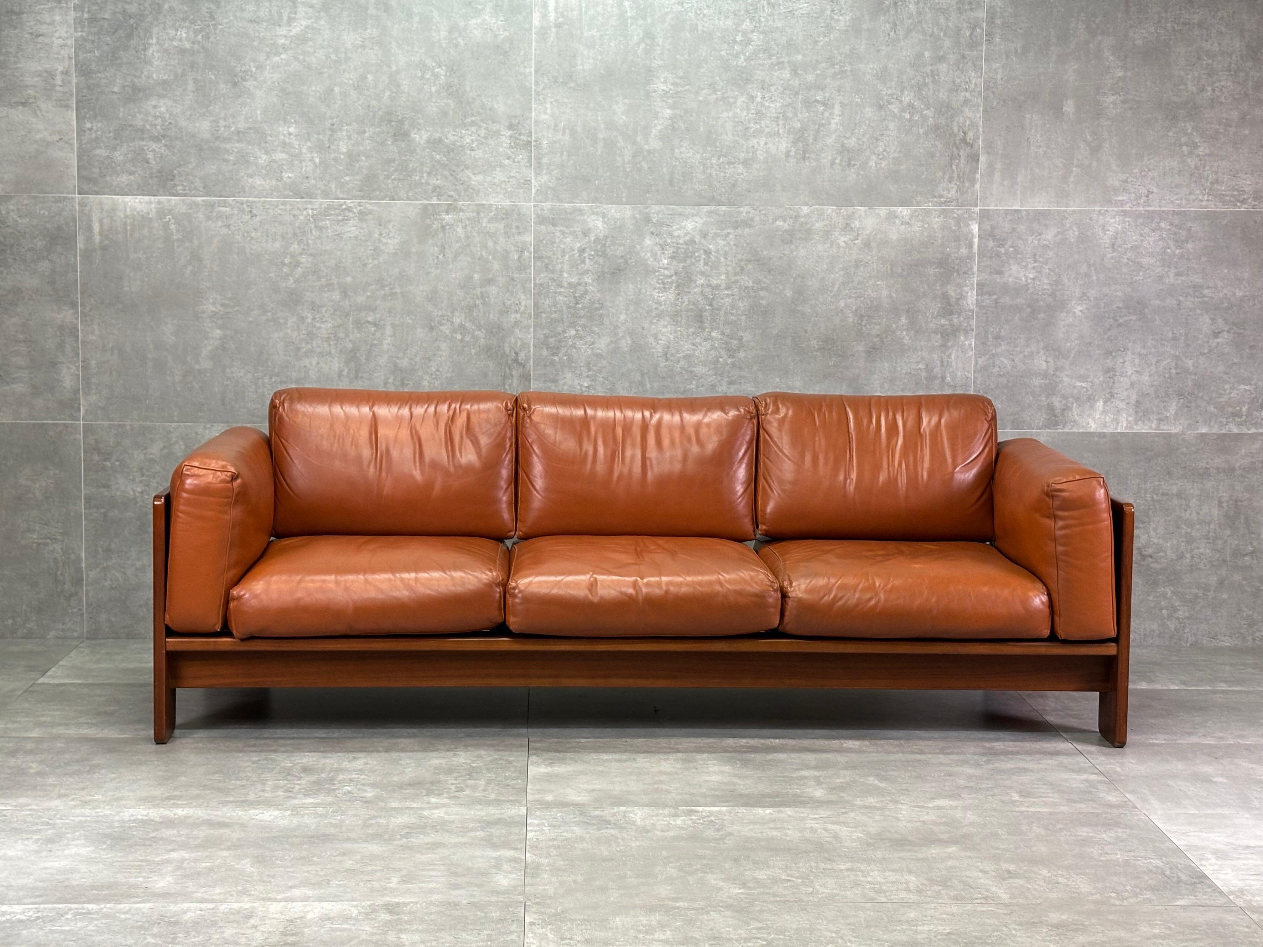 Bastiano sofa by Afra & Tobia Scarpa for Gavina 1970s, original cognac leather in vendita 3