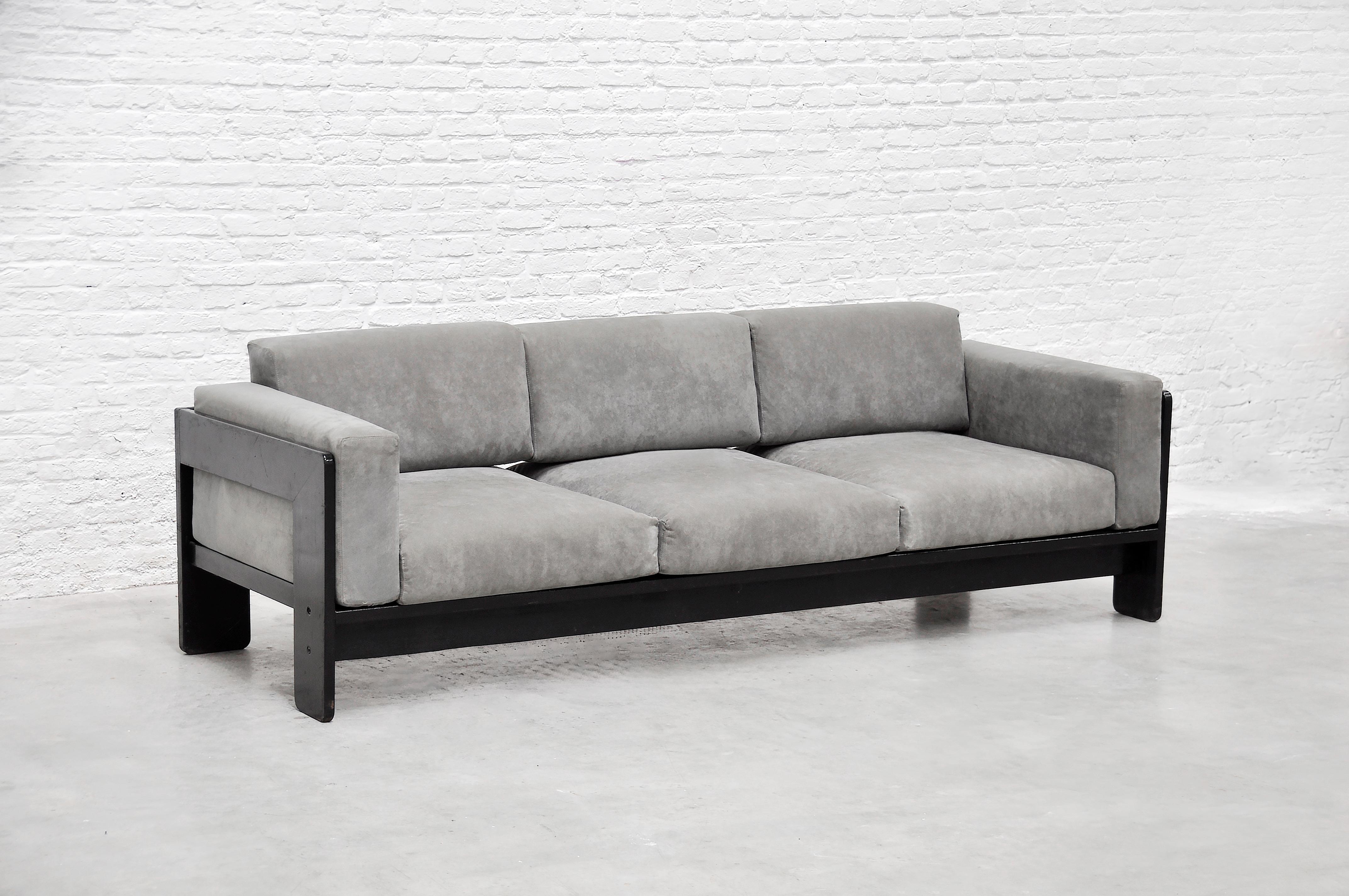 Mid-Century Modern Canapé Bastiano de Tobia Scarpa pour Gavina en daim gris et Wood Wood, années 1960 en vente