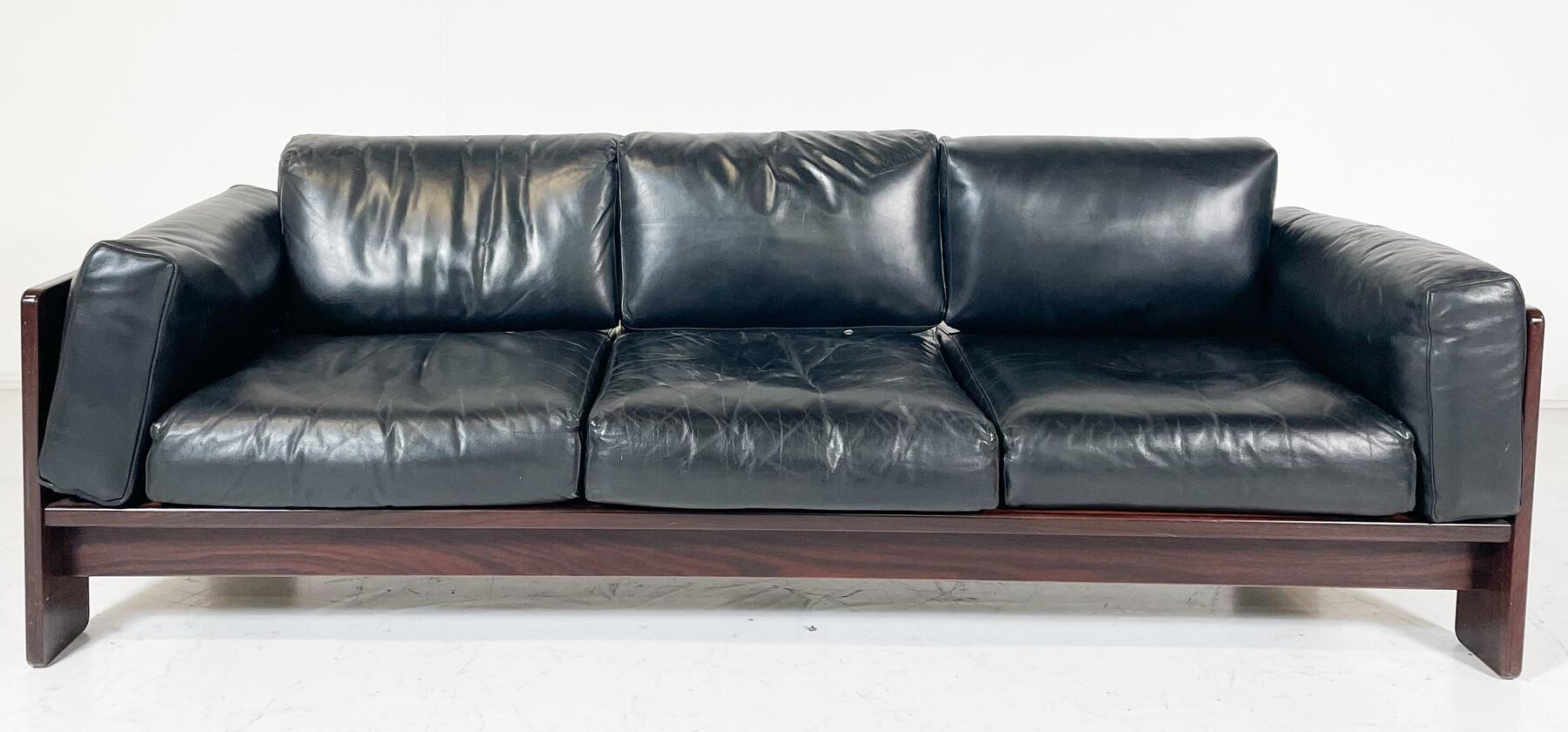 Canapé Bastiano de Tobia Scarpa pour Knoll, cuir  Italie, 1962

Lorsque Tobia Scarpa a conçu le canapé Bastiano en 1962, il souhaitait proposer des sièges à la fois sophistiqués et élégants, mais aussi décontractés et confortables. Fidèle à l'esprit