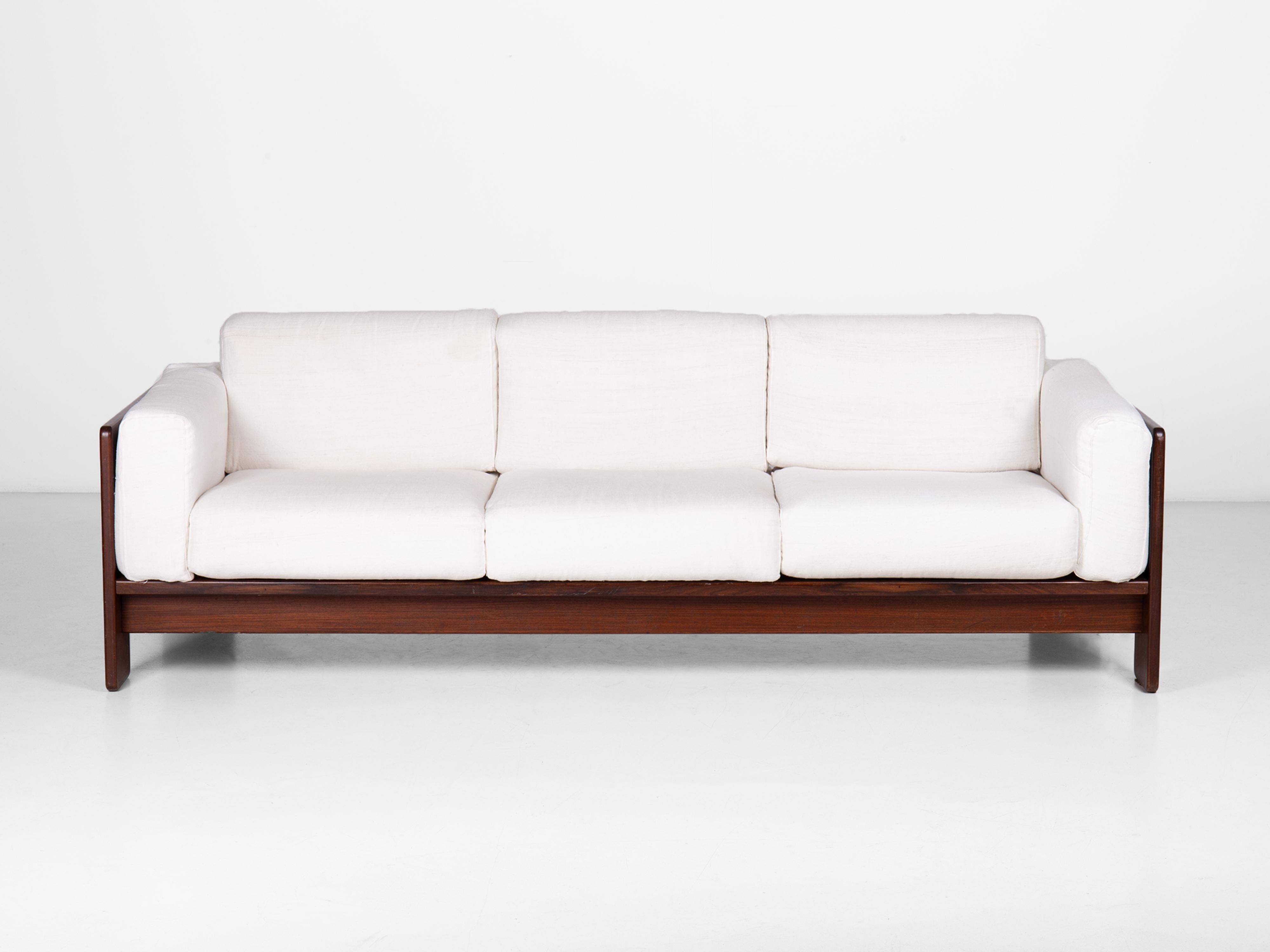 Bastiano 3 seater sofa by Tobia Scarpa with original upholstery in canvas.

Supporting structure in rosewood. Flying cushions with polyurethane bottom and top in feather on covered steel elastic straps.

A simple wooden frame for a “classic sofa”