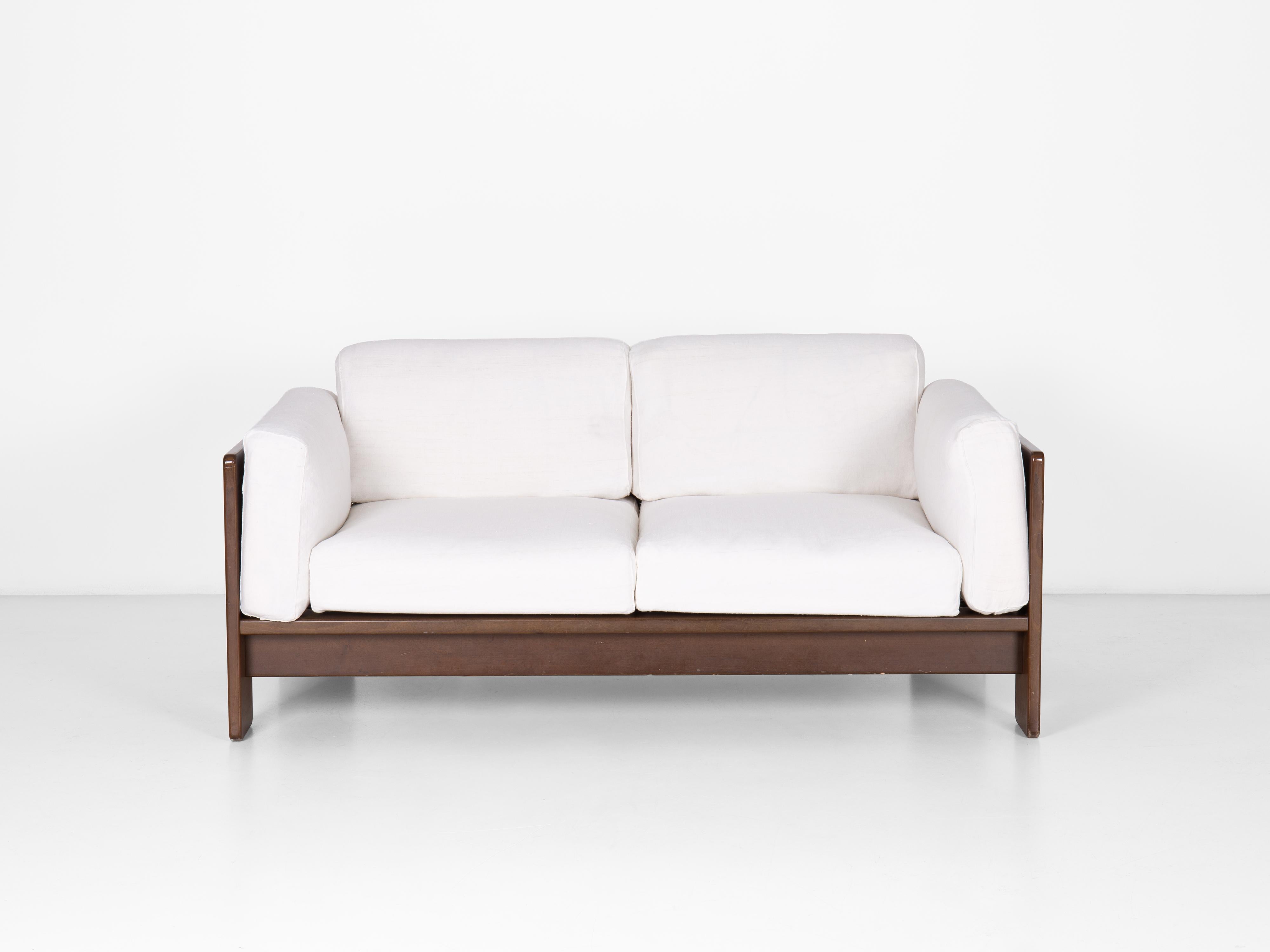 Bastiano 2 seater sofa by Tobia Scarpa with original upholstery in canvas.

Supporting structure in wood, flying cushions with polyurethane bottom and top in feather on covered steel elastic straps.

A simple wooden frame for a “classic sofa” which