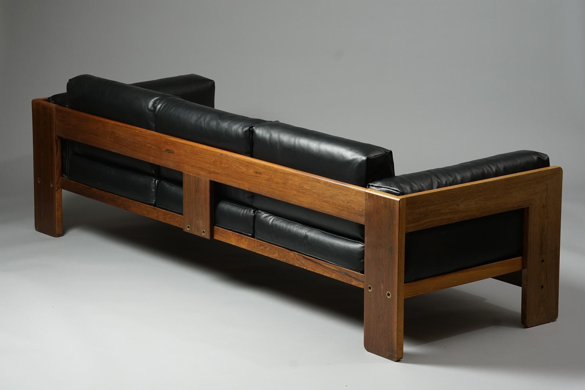 Bastiano sofa by Tobia Scarpa for Haimi Finland in the 1960s. Rosewood frame, the leather seating has been reupholstered. Good vintage condition. 

The son of the famous Italian architect Carlo Scarpa, Tobia Scarpa trained in Venice before launching
