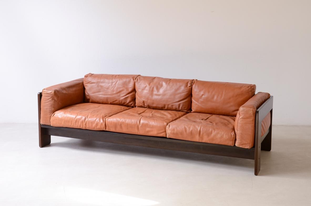 COD-2912
Tobia Scarpa

Bastiano sofa, original leather upholstery, in perfect condition. Gavina label.

Gavina manufacture, circa 1970.

