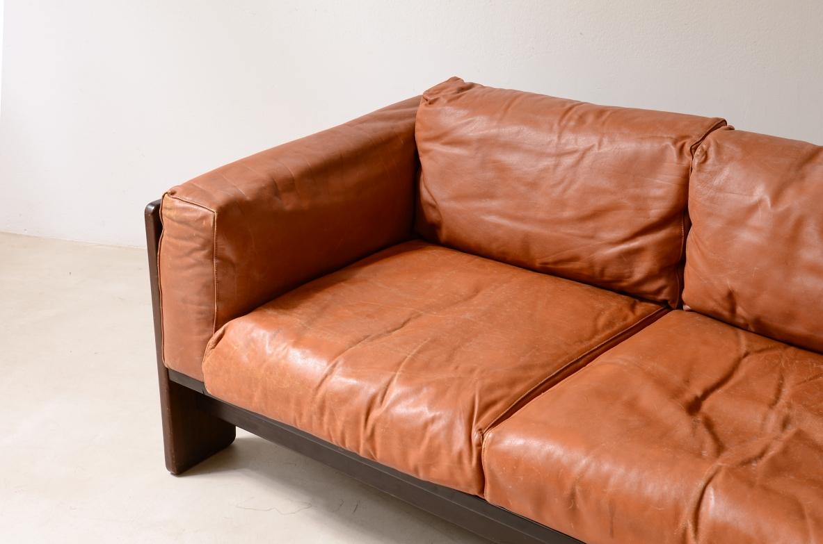 Italian Bastiano sofa, original leather upholstery by Tobia Scarpa For Sale