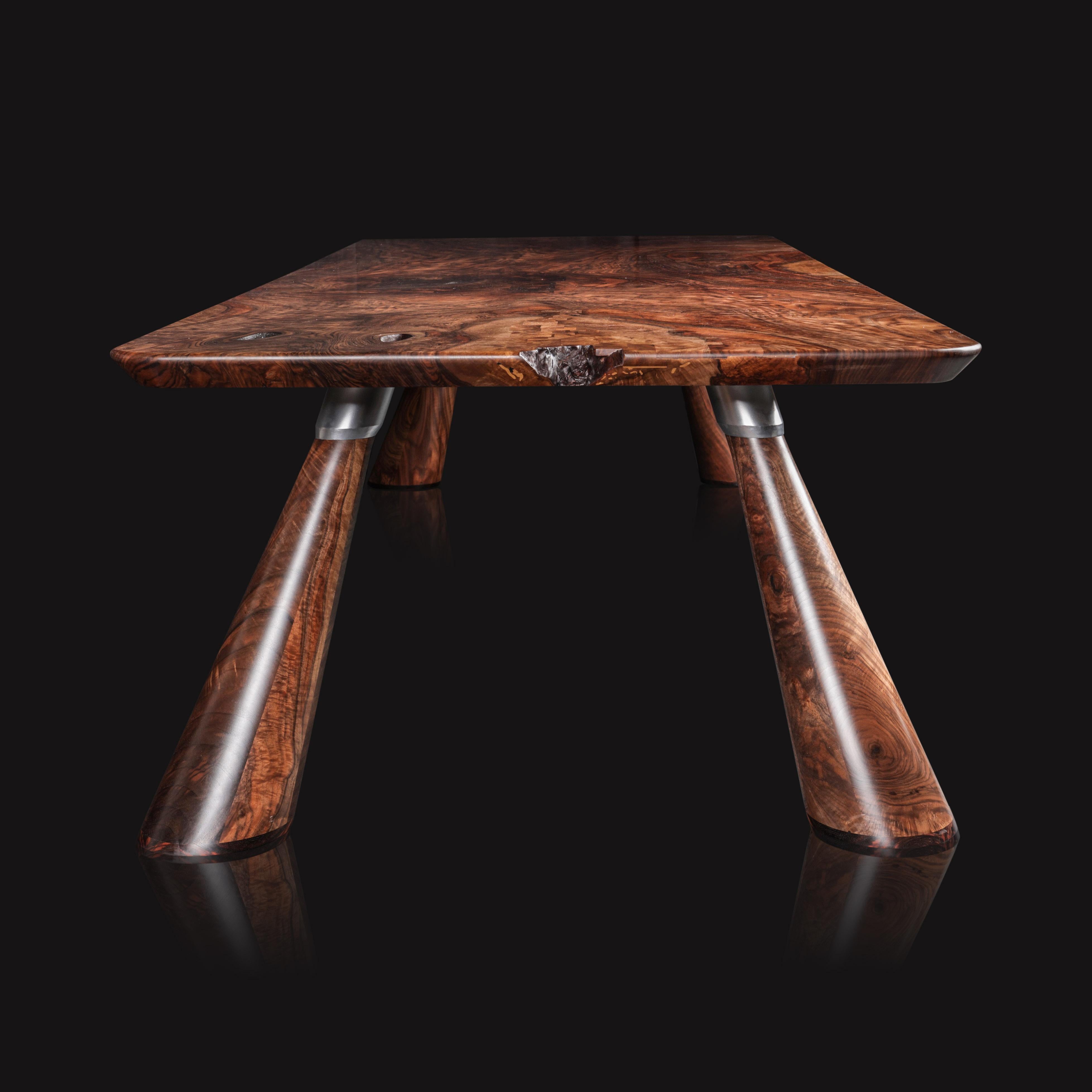 XXIe siècle et contemporain En stock - Table de salle à manger FIJN en noyer de Bastogne à une dalle en vente