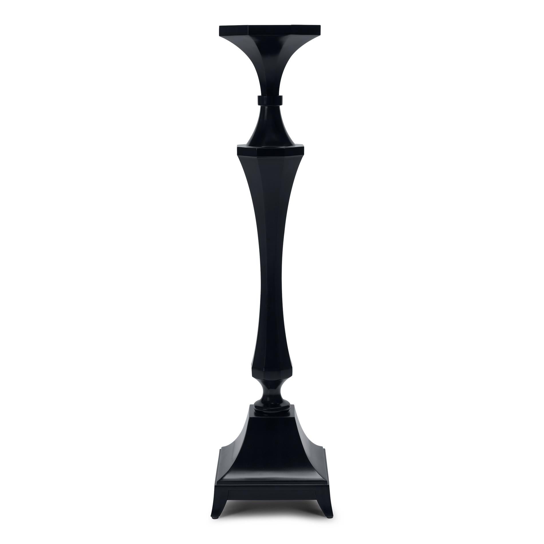 Candleholder bat made in solid mahogany wood
in black satinated finish. For 1 candle, candle not included.
Also available in white lacquered finish, silver leaf finish or
antique gold leaf finish.