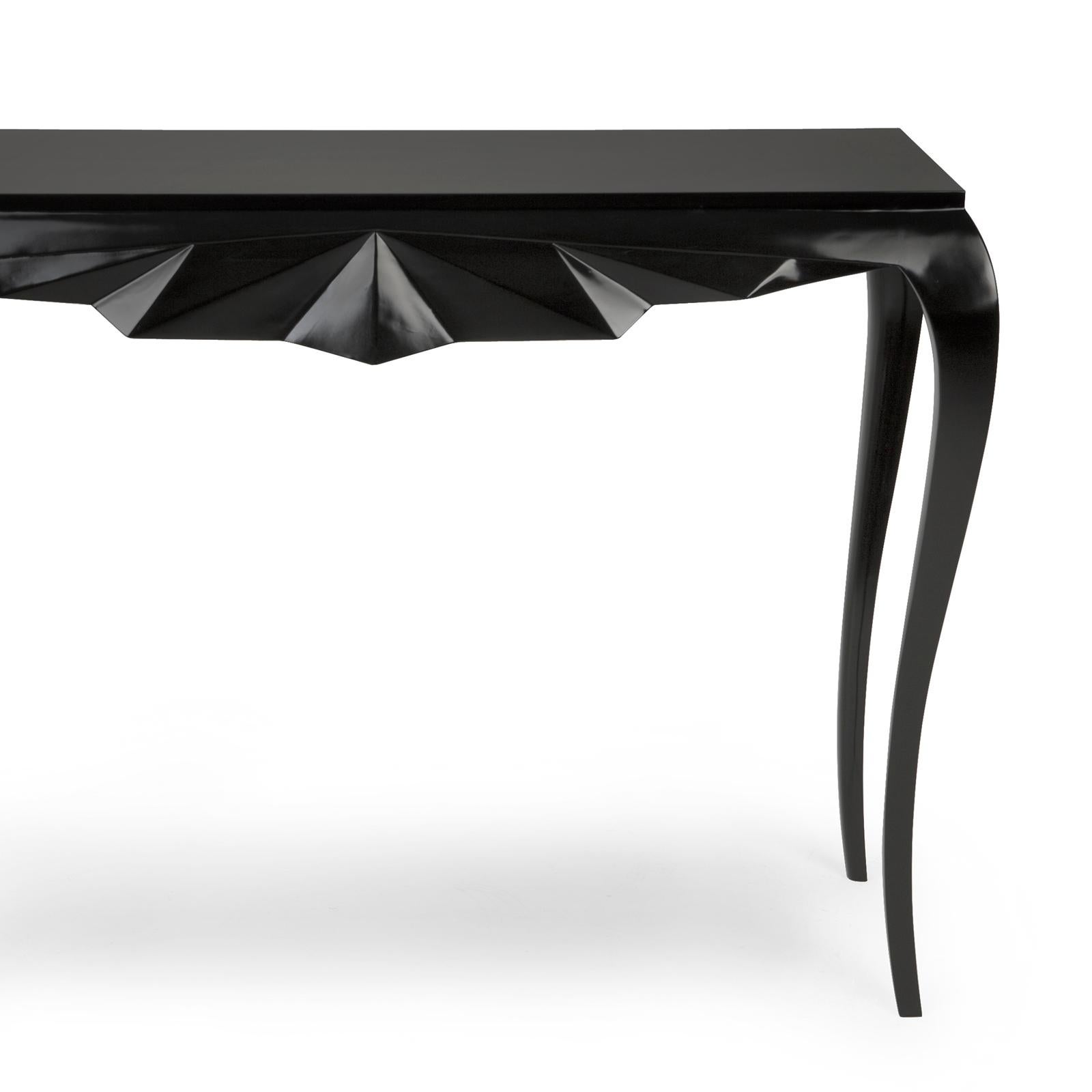 Anglais Table console Bat en acajou massif laqué noir en vente