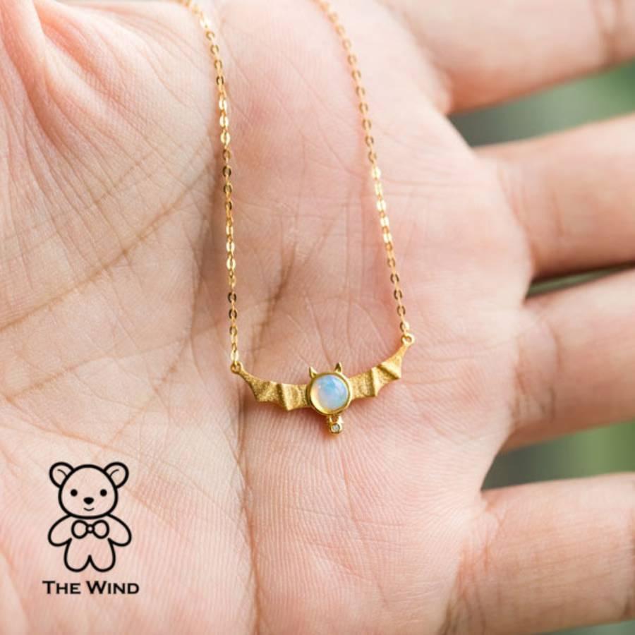 Collier australien en or jaune 18 carats, opale massive et diamants Neuf - En vente à Suwanee, GA