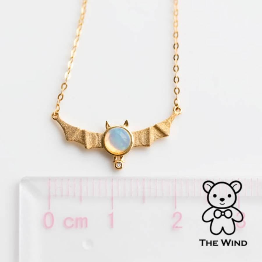 Collier australien en or jaune 18 carats, opale massive et diamants en vente 1