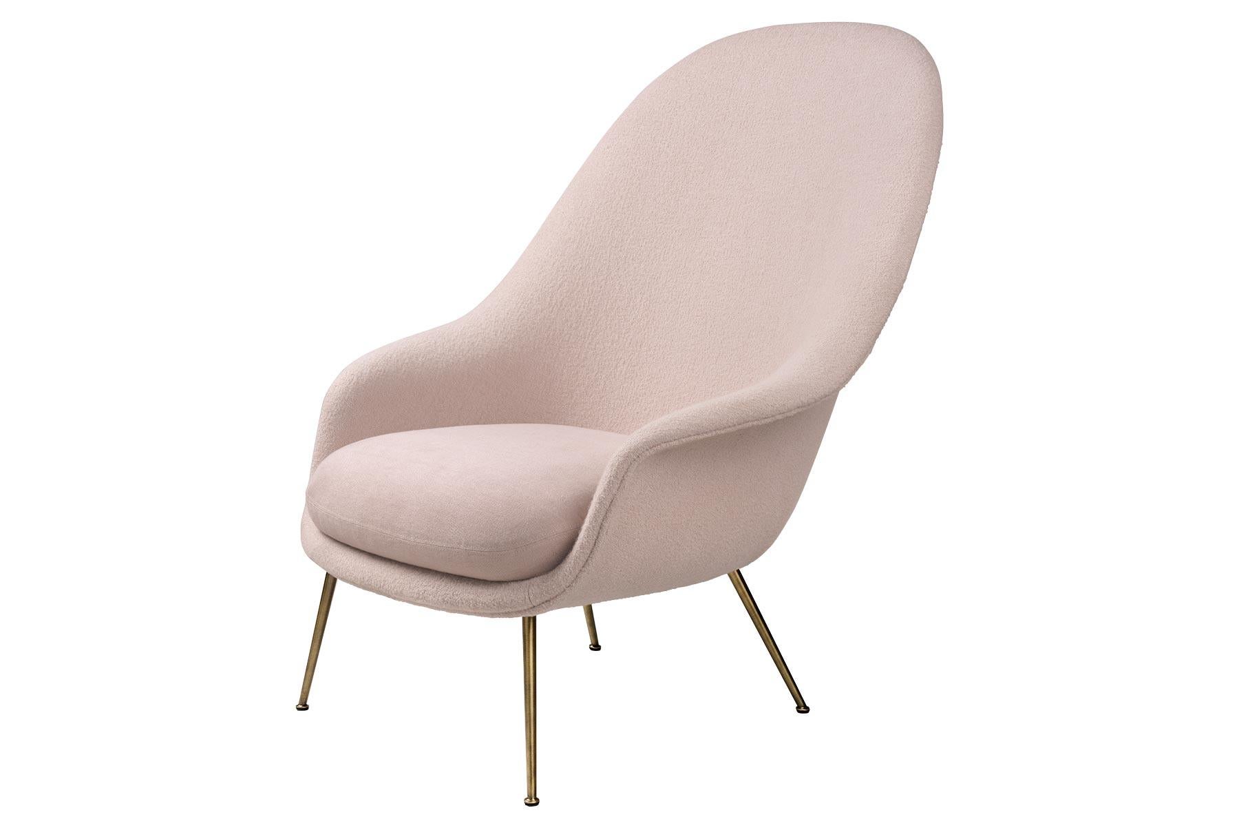 Mid-Century Modern Fauteuil de salon à dossier haut Bat, entièrement tapissé, base conique, laiton semi-mat en vente