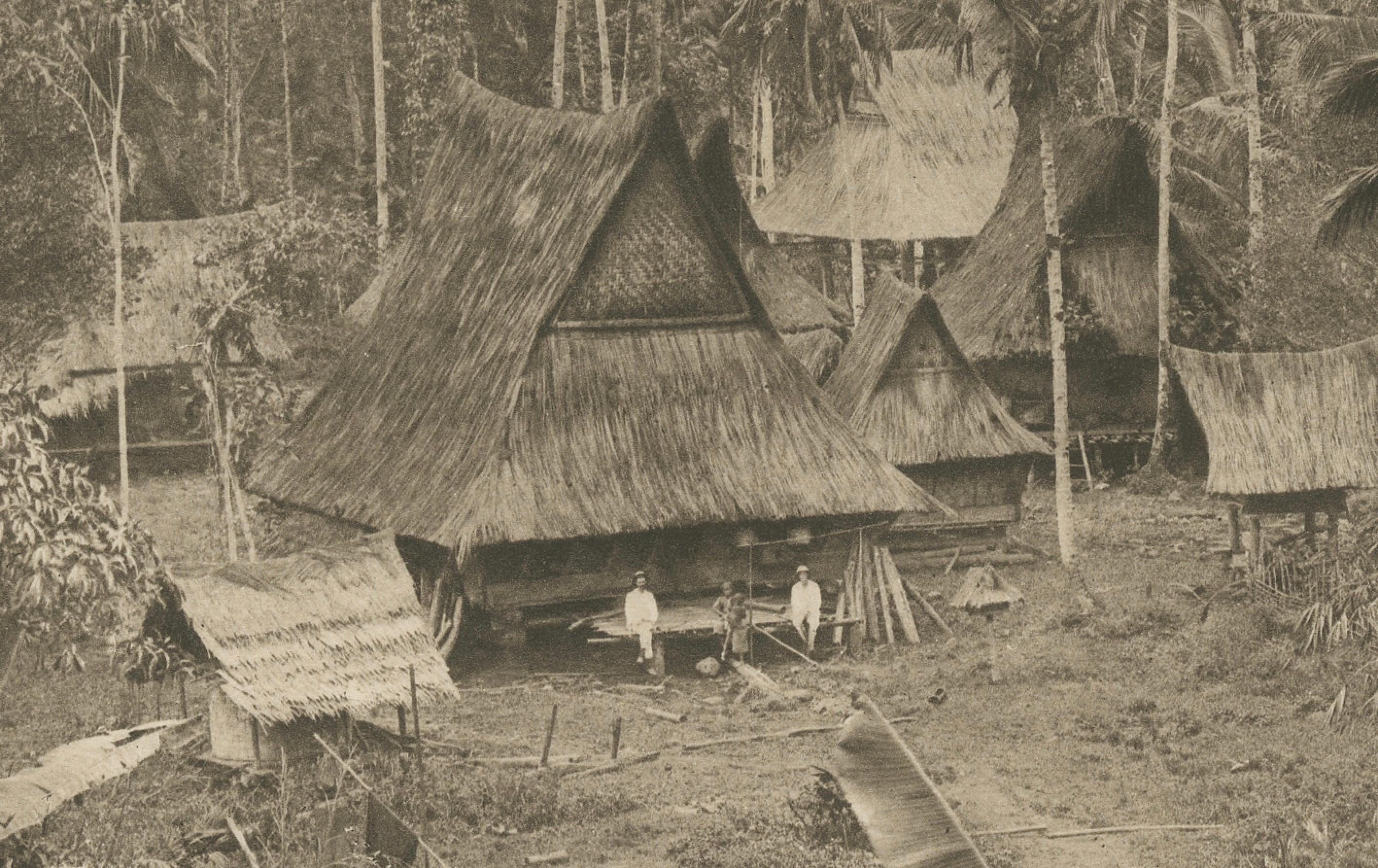 Néerlandais Village Batak Kampong, Sumatra Indes orientales néerlandaises - Photogravure Kleingrothe 1900 en vente