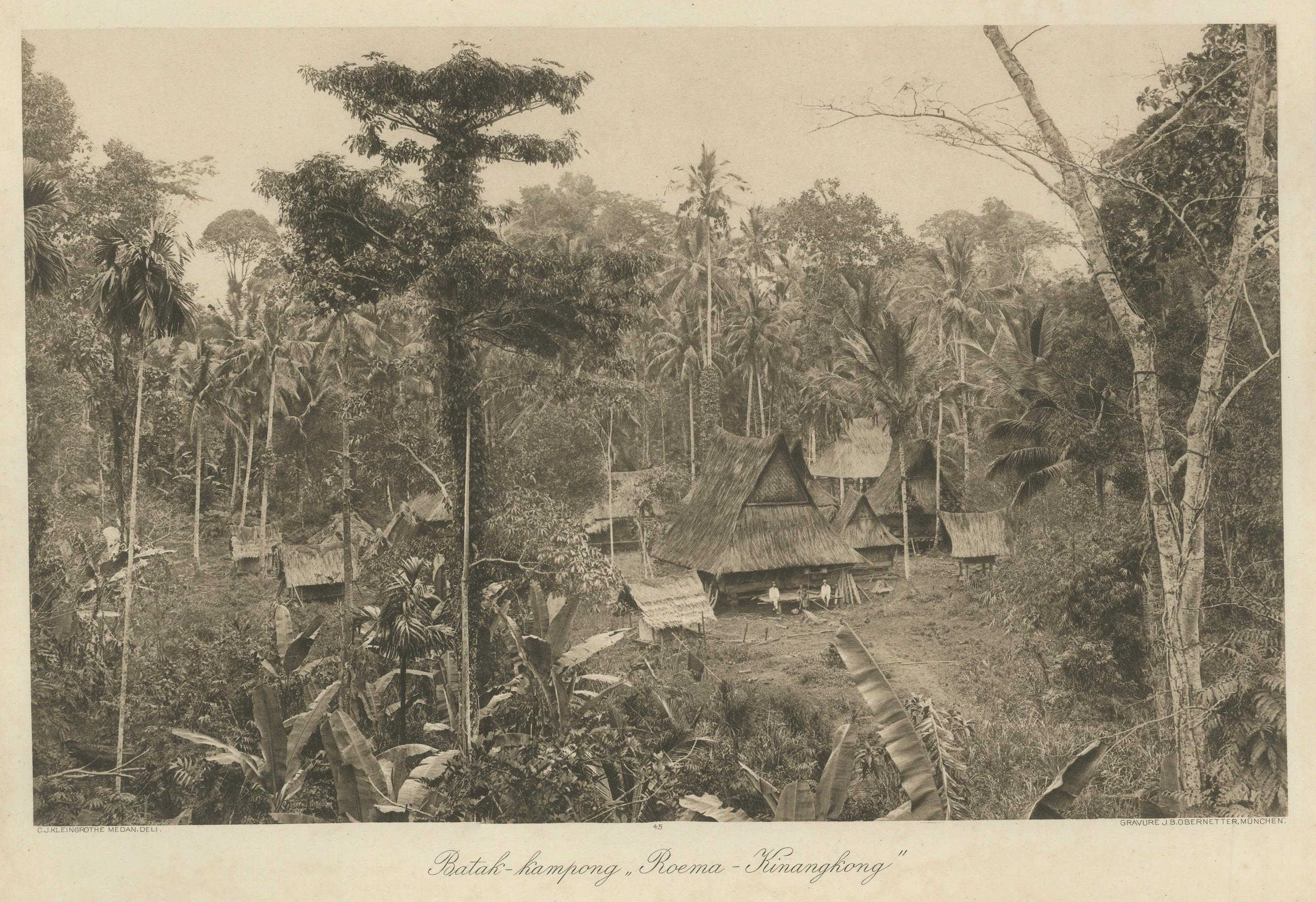 20ième siècle Village Batak Kampong, Sumatra Indes orientales néerlandaises - Photogravure Kleingrothe 1900 en vente