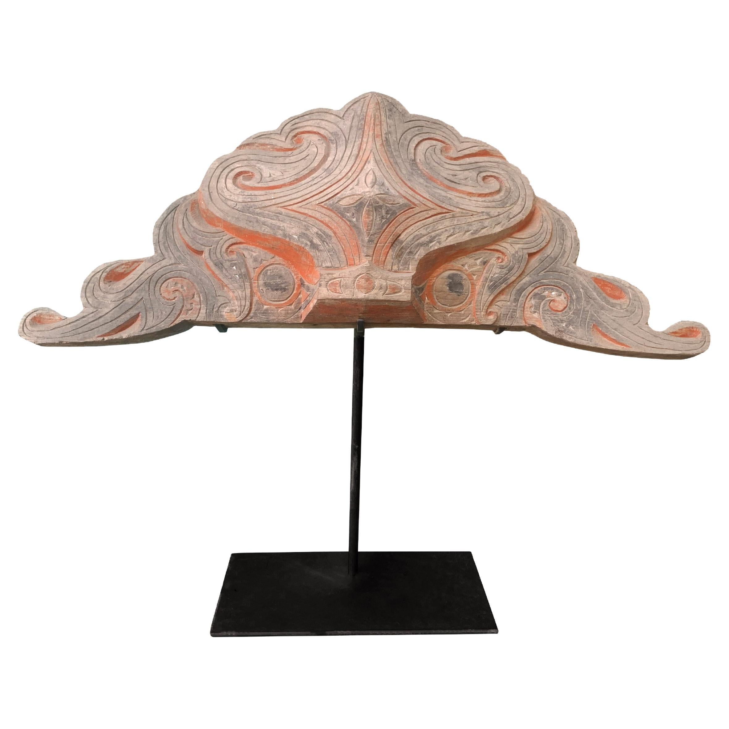 Panel Singa de Madera Policromada de la Tribu Batak, Montado sobre Soporte Metálico, c. 1900