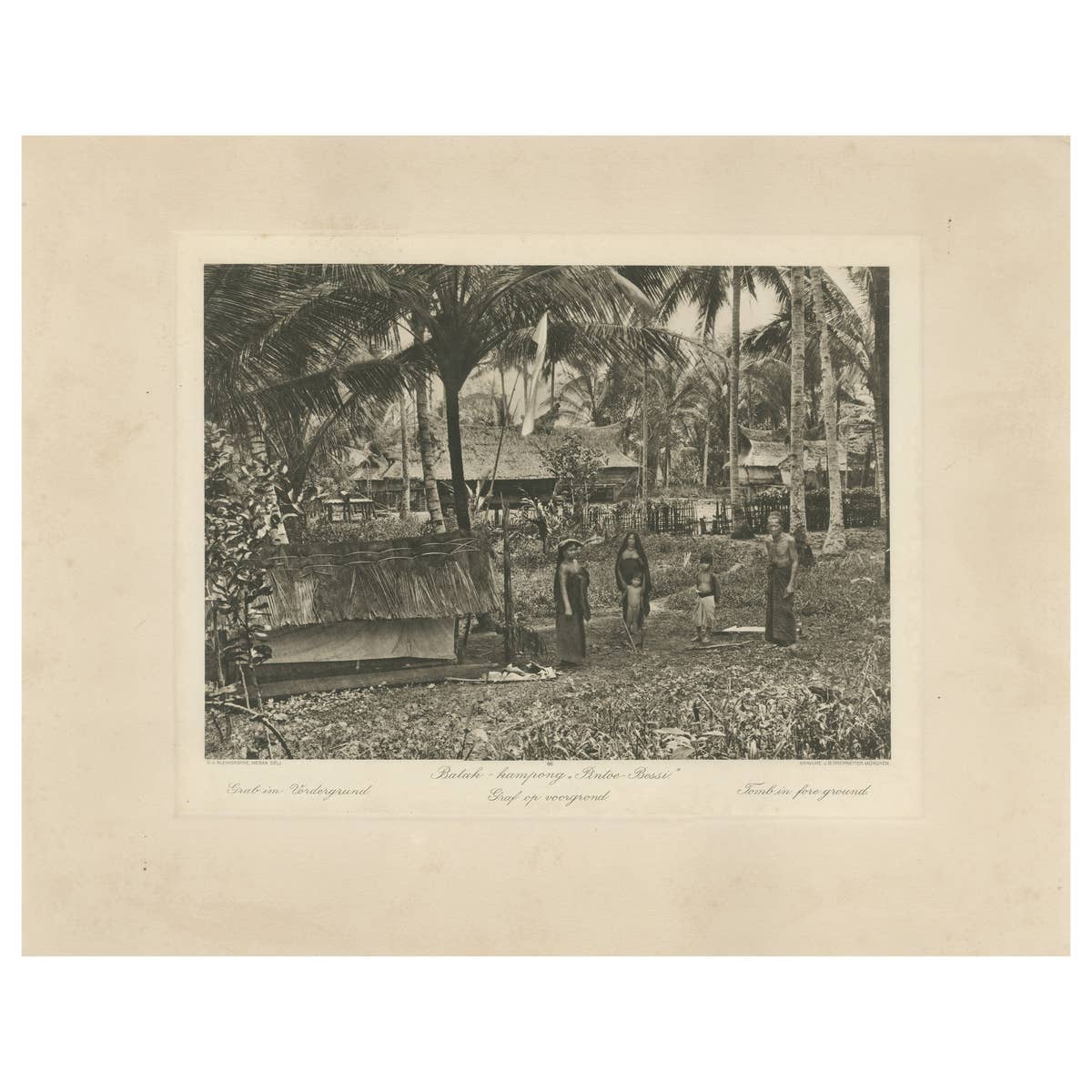 Batak Village Pintoe-Bessi, Tomb – Kleingrothe Photo, Dutch East Indies c1910