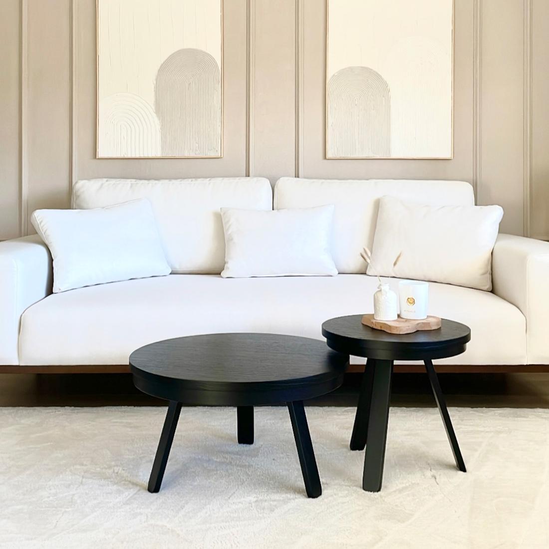A round coffee table that combines tradition and modernity, adapting to the dynamics of each home space.

The medium-sized member of the Batea family is not just a wood side table, it has extra functionality, a small storage space where you can