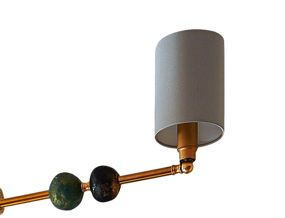 Lampadario scultoreo contemporaneo con componenti gialle, rosse e turchesi In condizioni Nuovo in vendita a  London, GB