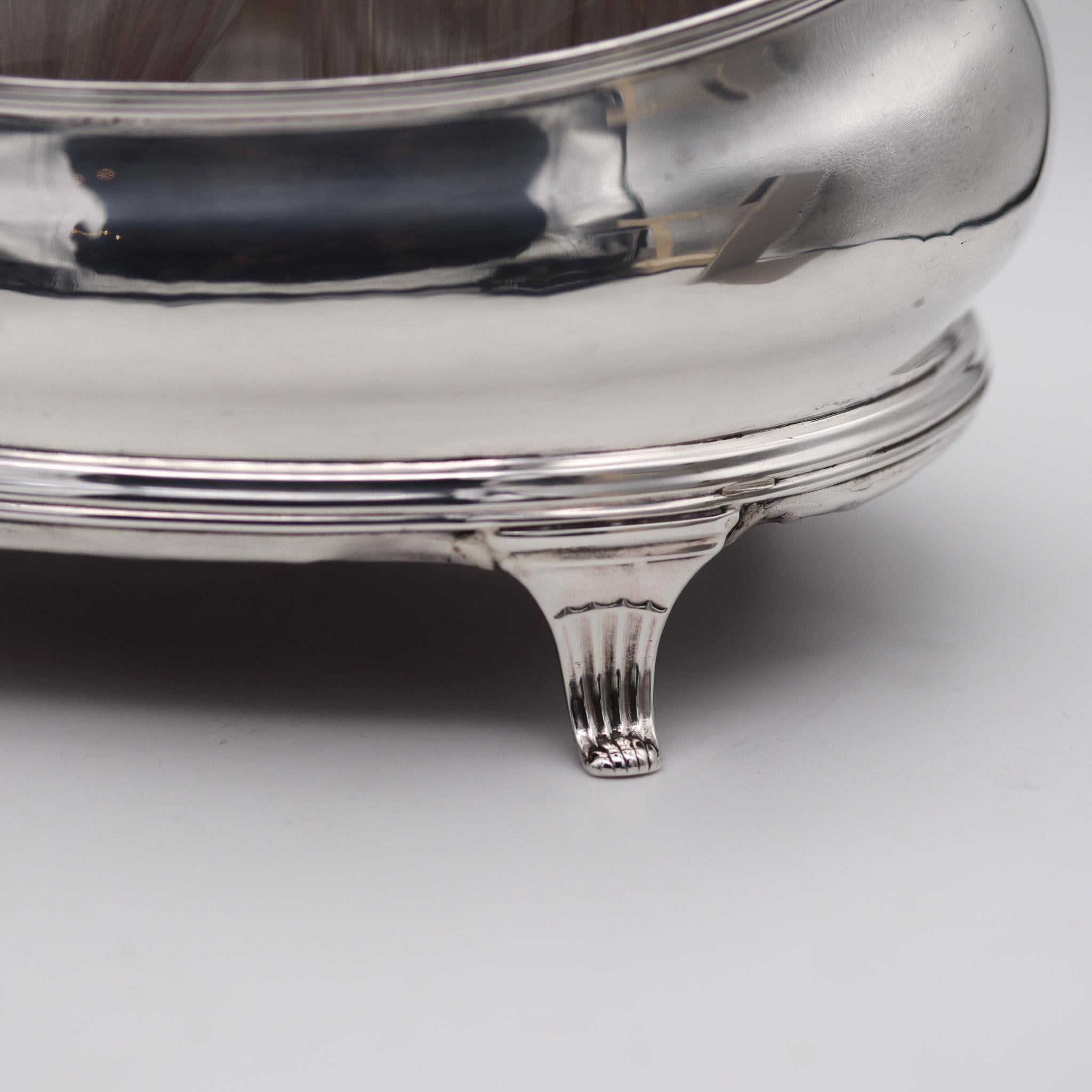 Georgianisches Tiegelset, entworfen von Peter, Ann & William Bateman.

Hier bieten wir eine sehr schöne und elegante georgianische Silber & geschliffenes Glas acht Flasche cruet in seinem ursprünglichen Stand. Dieses seltene Stück wurde 1802 in