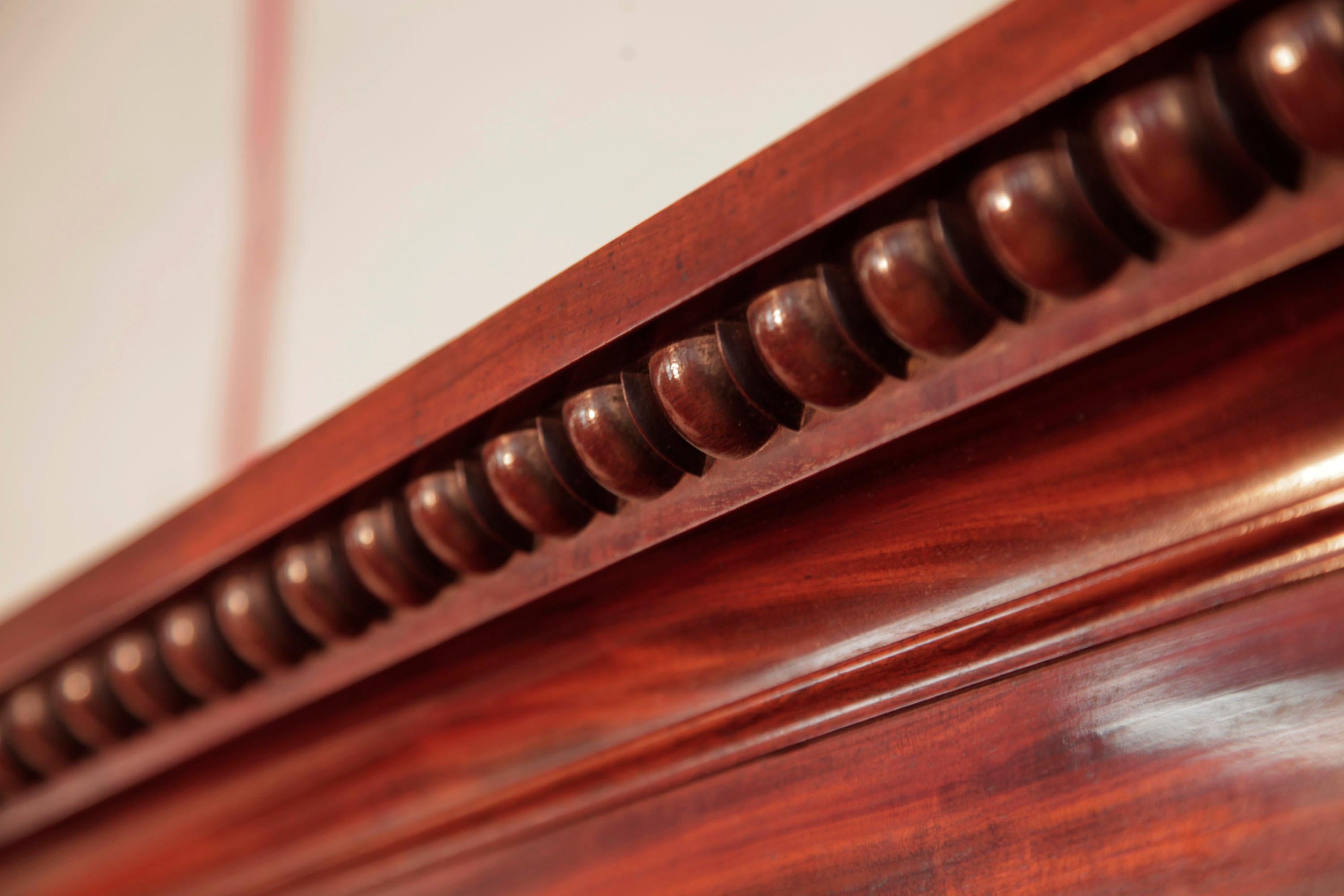 Pianoforte de Bates sculpté vers 1825, pieds balustres 78 Note Tissu en vente 2
