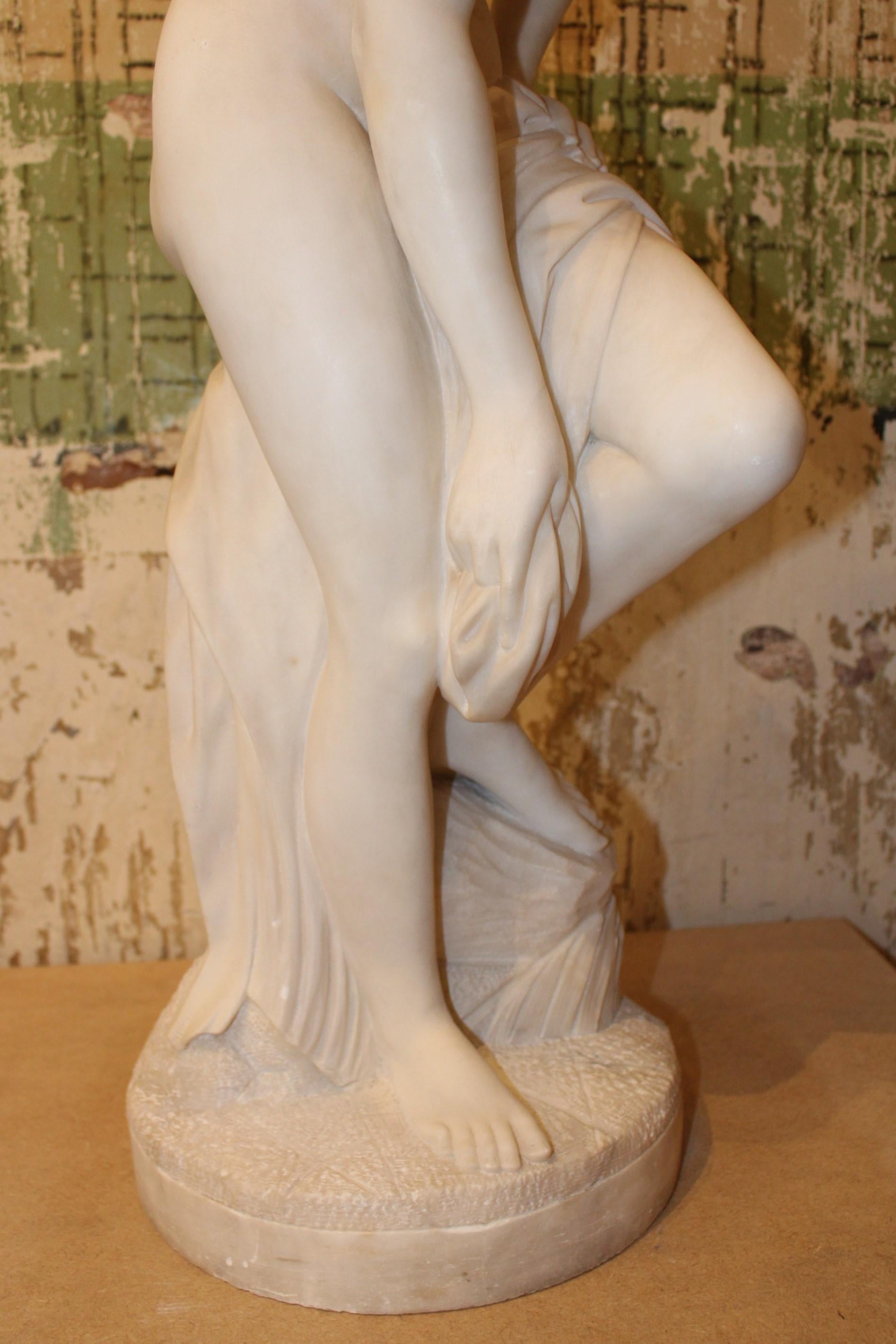 Bather Sculpture in White Carrara Marble In Good Condition For Sale In Paris, FR