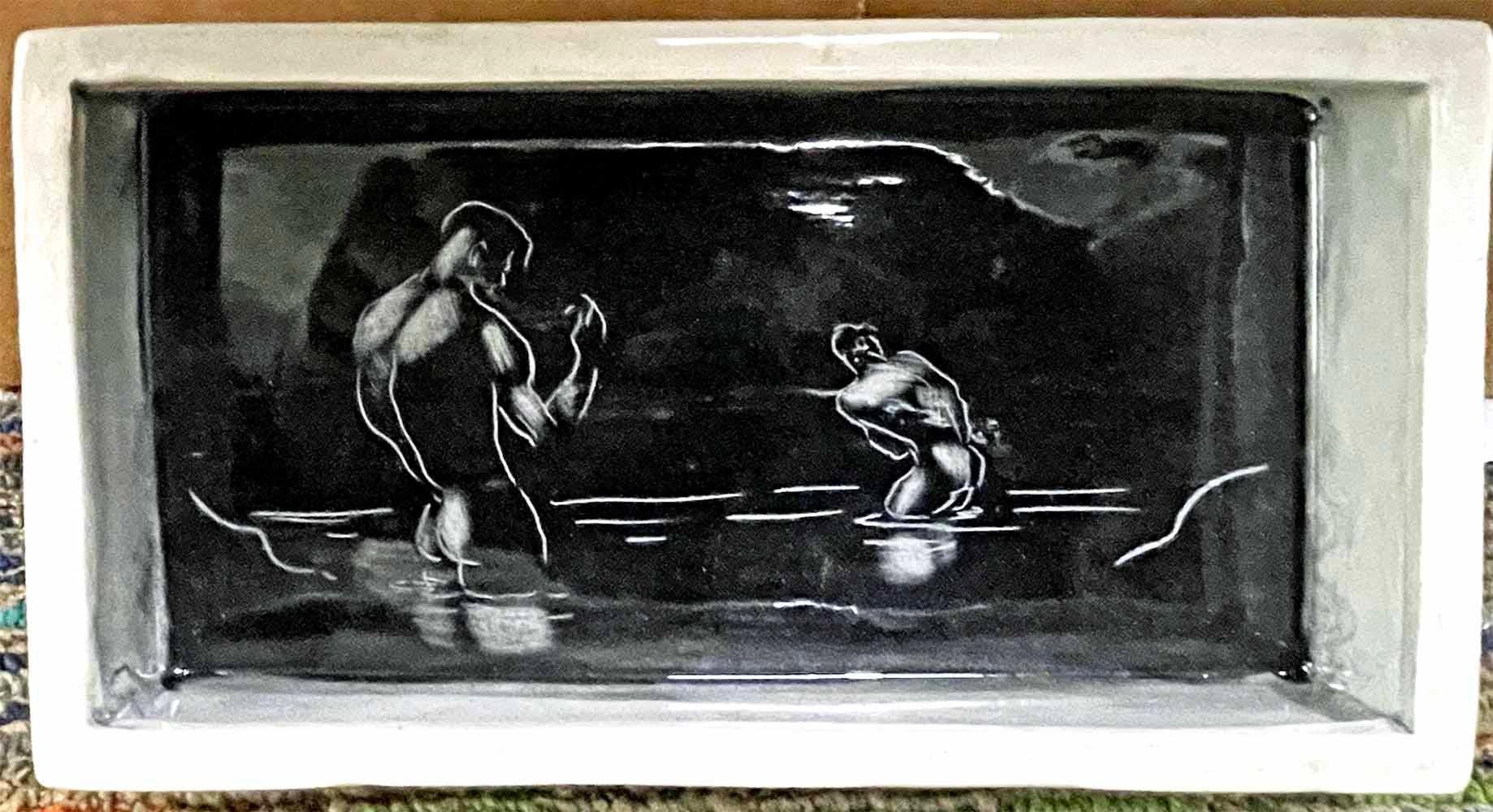 Vernissé Boîte en céramique rare « Bathing in Laguna at Midnight » avec nus masculins, milieu du siècle dernier en vente