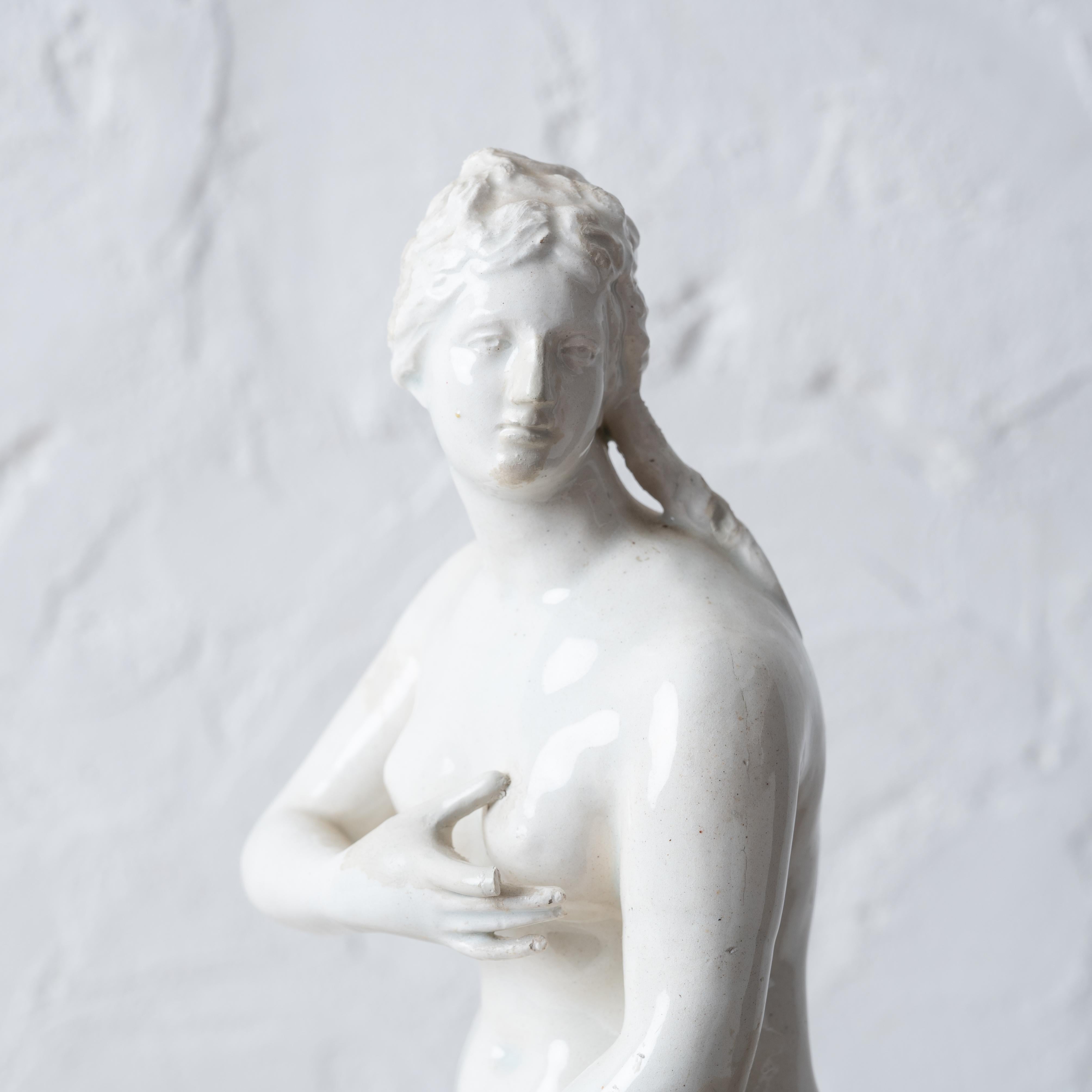 Venere al bagno di Capodimonte, XIX secolo in vendita 6