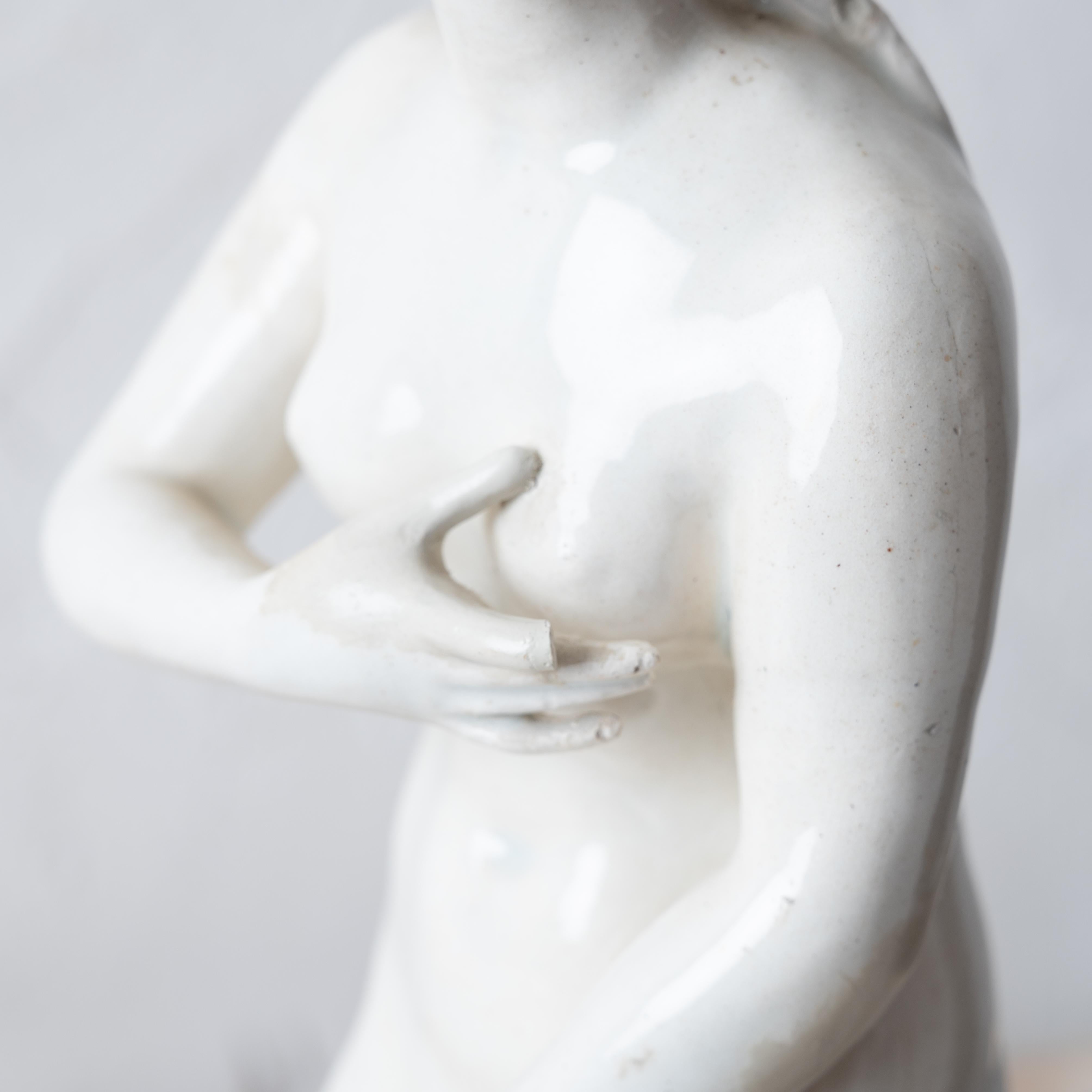 Venere al bagno di Capodimonte, XIX secolo in vendita 7