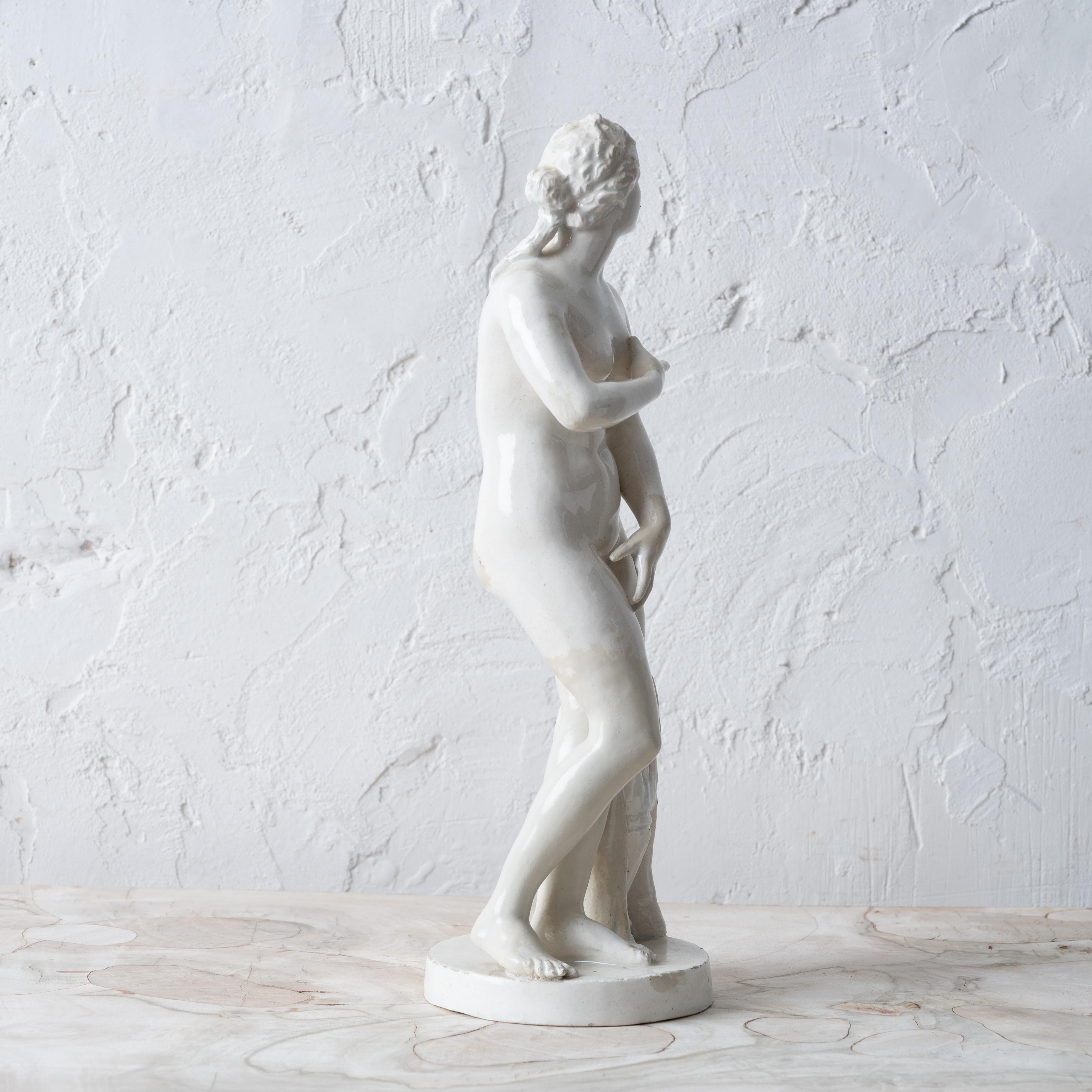Venere al bagno di Capodimonte, XIX secolo in vendita 3