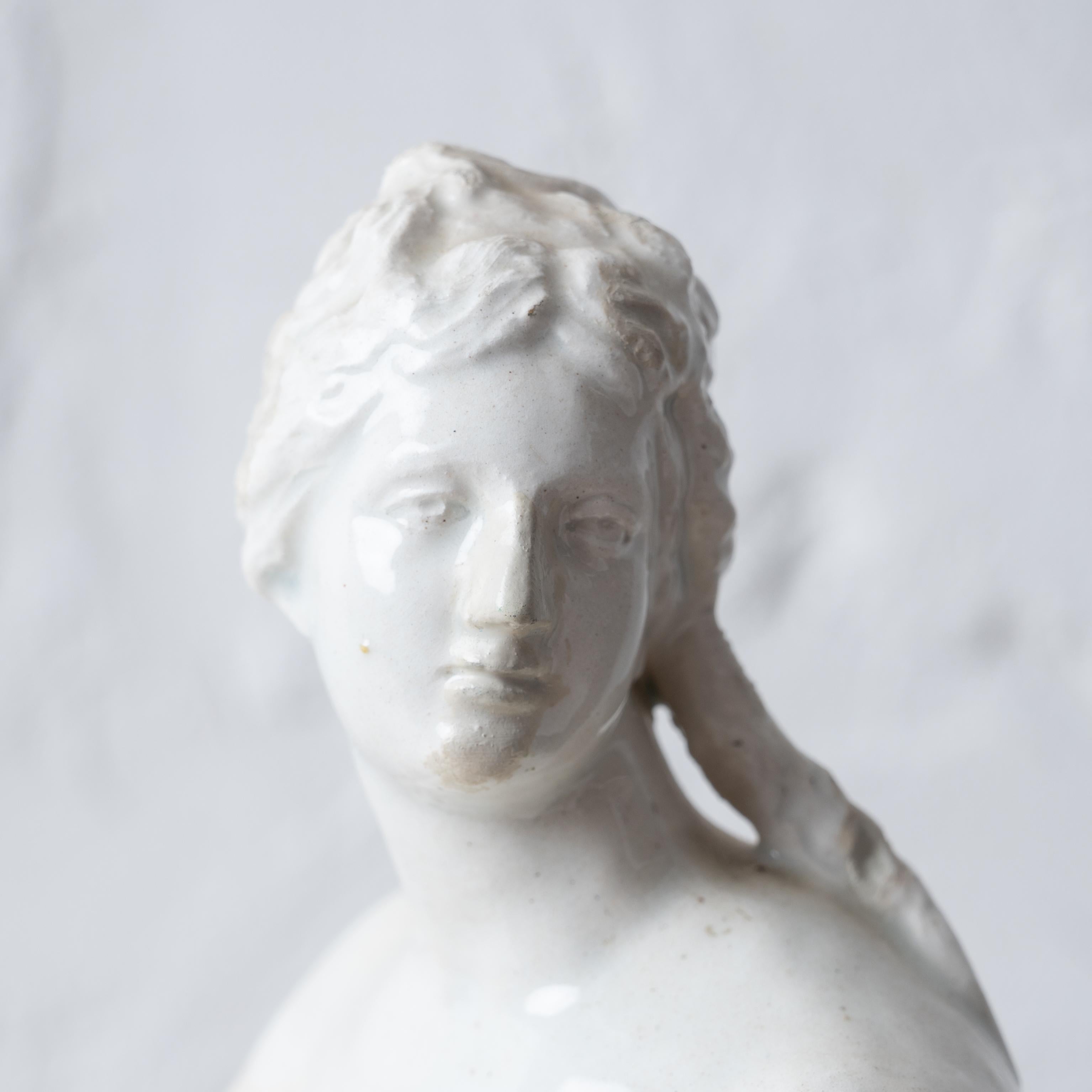 Venere al bagno di Capodimonte, XIX secolo in vendita 5