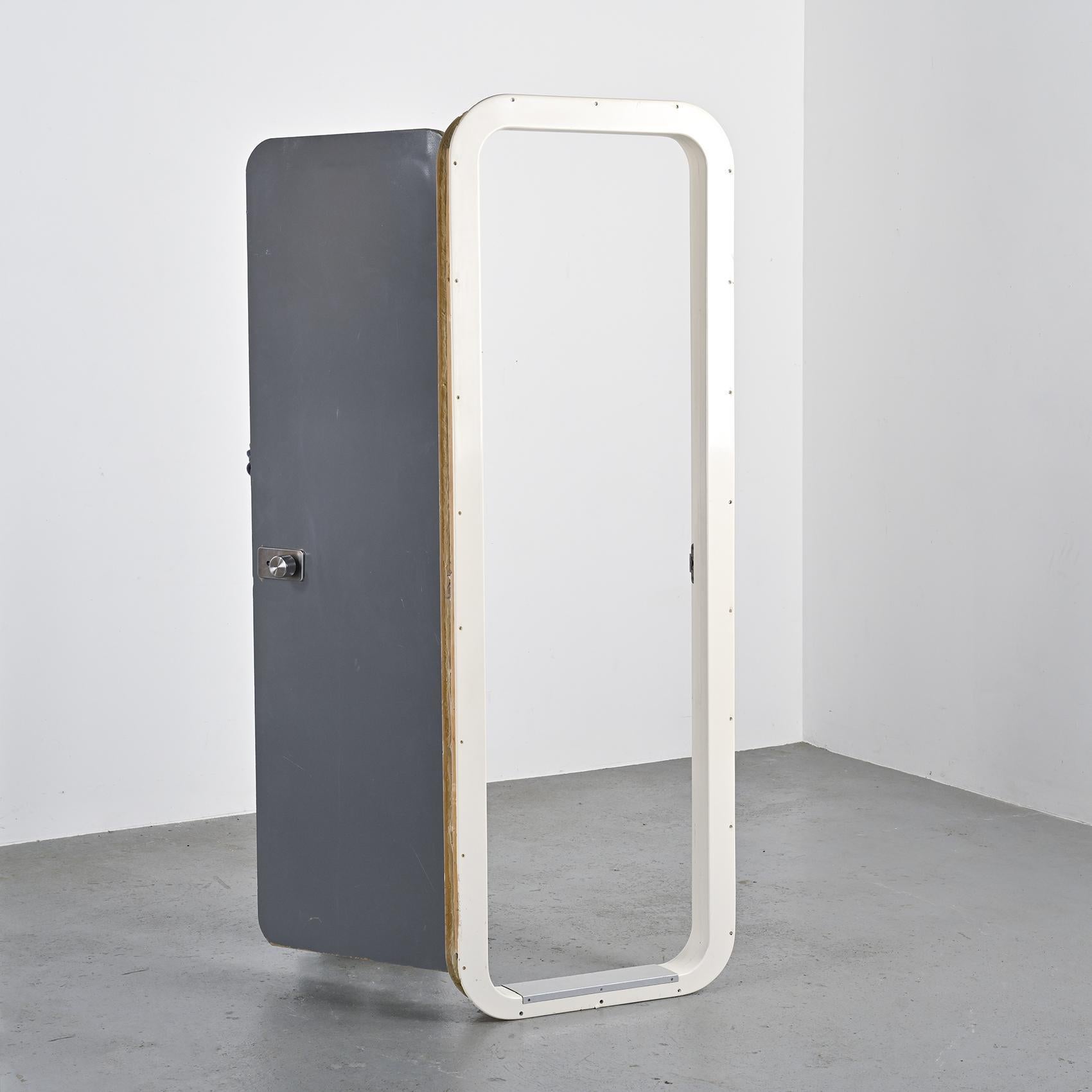 Puerta de fibra de vidrio del cuarto de baño de Charlotte Perriand, hacia 1980 en venta 1