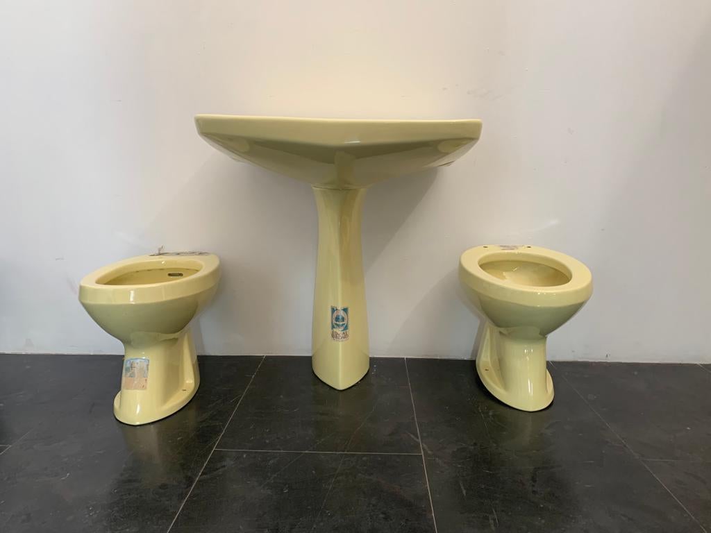 Sanitary ware designed by Gio Ponti for Ideal Standard. By removing the architectural clothing from the appliances, the column that pretends to hold the bowl of the washbasin, the raised collars that surround the profiles, we arrive at the true