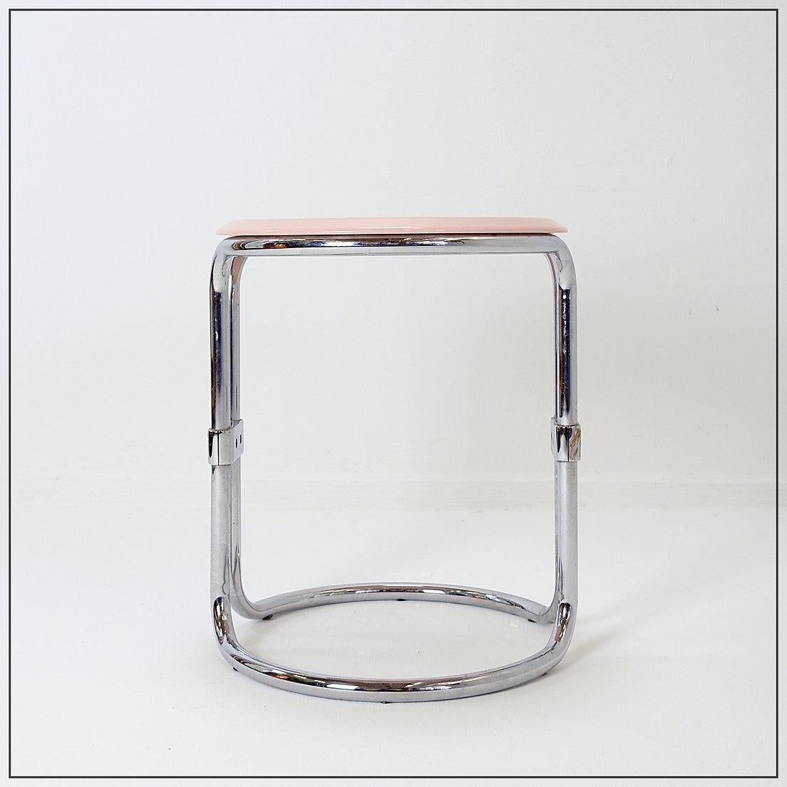 Bathroom Stool by Keuco tubular chrome & powder pink Plastic, 1980s
Germany - 1980s - Side table
This piece has an attribution mark.
Measures : Ø 37cm H: 46cm 
Materials : Chrome-Plated steel tube - Plastic 
Wear consistent with age and use.
 